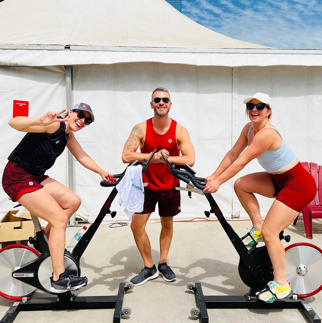エリック・ラドフォードのインスタグラム：「Keeping fit and having fun!  #panam2023 #teamcanada #olympians #fitness #workout」
