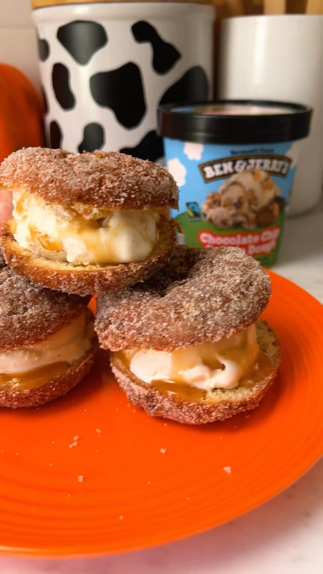 Ben & Jerry'sのインスタグラム：「The season’s most EPIC dessert. #benandjerrys #icecreamsandwich #ciderdonut」