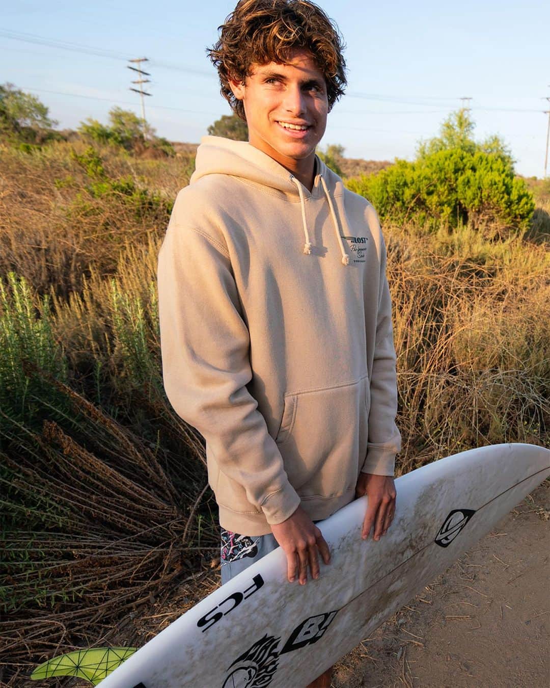 ロストのインスタグラム：「❕ RESTOCKED ❗️   Back by popular demand we restocked the …Lost Pro-Formance Series Heavy Hoodies in BOTH COLORS Sand and Vintage Black!   Link in bio   #lostclothing #lostsurfboards」
