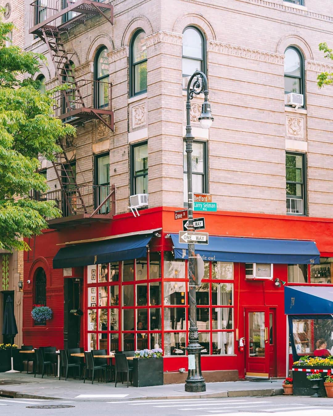 のインスタグラム：「Photo by @mary_quincy 🗽 Whatever it is you're into, you'll find there's more to do in New York than you'll have time. Planning a trip? Get our travel guide at the link in bio.」