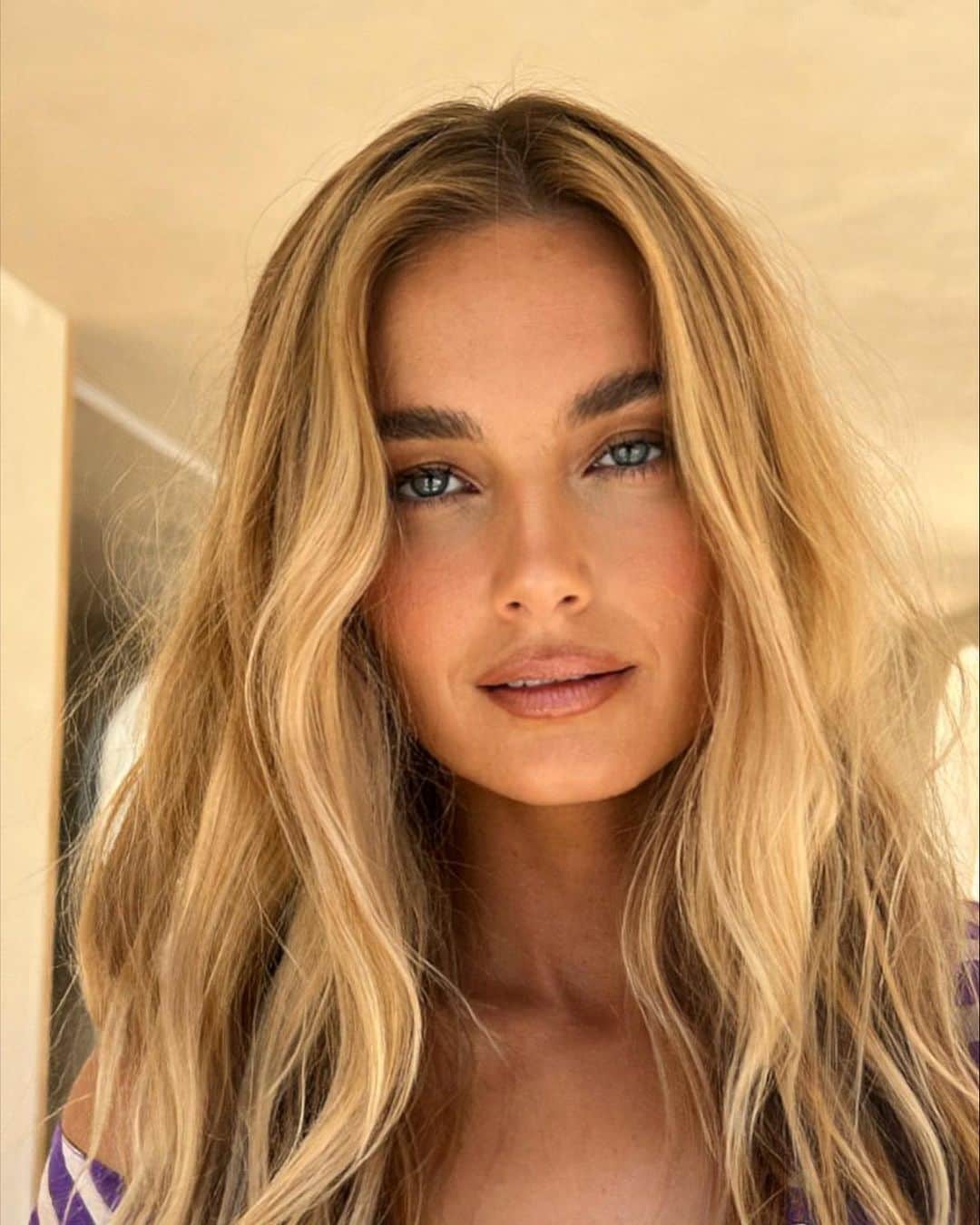 ブリジット・マルコムのインスタグラム：「@ashleapenfold hair and makeup last week in Byron ❤️❤️❤️」