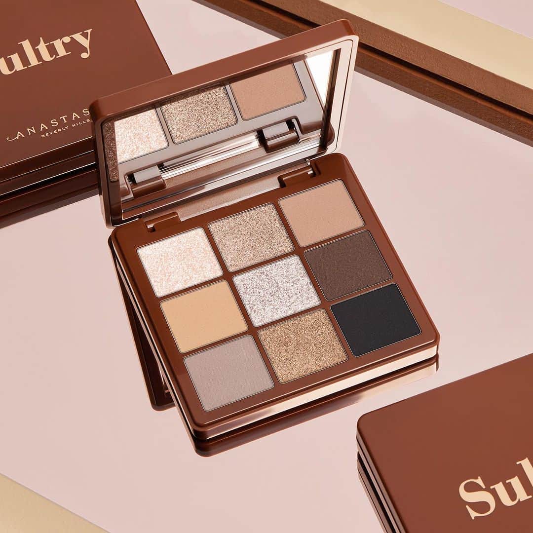 Anastasia Beverly Hillsのインスタグラム：「What's in your @ultabeauty shopping cart rn and why is it our Sultry Mini Eyeshadow Palette? 👀🔥  #AnastasiaBeverlyHills #UltaBeauty」