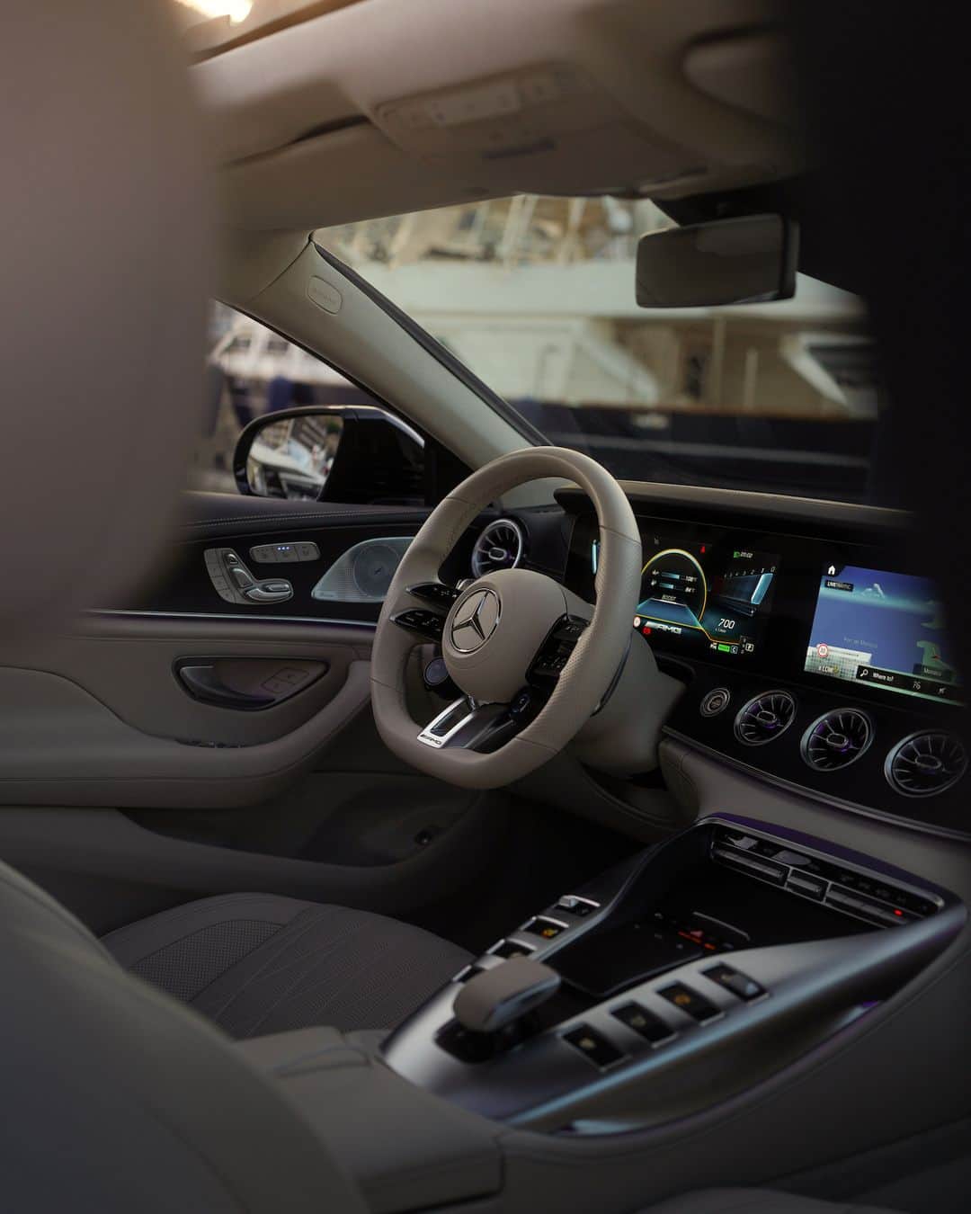 メルセデス・ベンツさんのインスタグラム写真 - (メルセデス・ベンツInstagram)「Conquer the streets with the @mercedesamg #GT53​.  📷 @fastnblack for #MBcreator   #MercedesBenz #MercedesAMG   [Mercedes-AMG GT 53 4MATIC+ | WLTP: Kraftstoffverbrauch kombiniert: 10‒9,5 l/100 km | CO₂-Emissionen kombiniert: 228‒214 g/km | mb4.me/DAT-Leitfaden]」11月6日 4時00分 - mercedesbenz