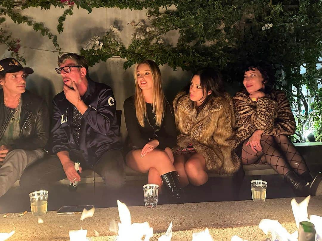 ミシェル・ブランチさんのインスタグラム写真 - (ミシェル・ブランチInstagram)「Love my L.A. girl gang ❤️❤️」11月6日 4時01分 - michellebranch