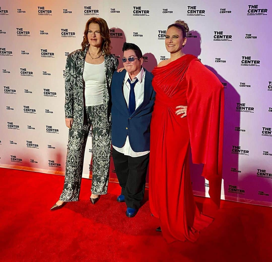 サンドラ・バーンハードさんのインスタグラム写真 - (サンドラ・バーンハードInstagram)「What a night kids @lgbtcenternyc 26th annual Women’s Event honoring my brilliant friend @realleadelaria @samjaycomic hosted flawlessly my daughter Cicely was my delightful date @gtestone was honored for her 14 years of service to the center we raised $1million a huge beautiful love in &’response to the fascist right wingers May we continue to raise the bar for our community & spread the truth!」11月6日 4時11分 - sandragbernhard