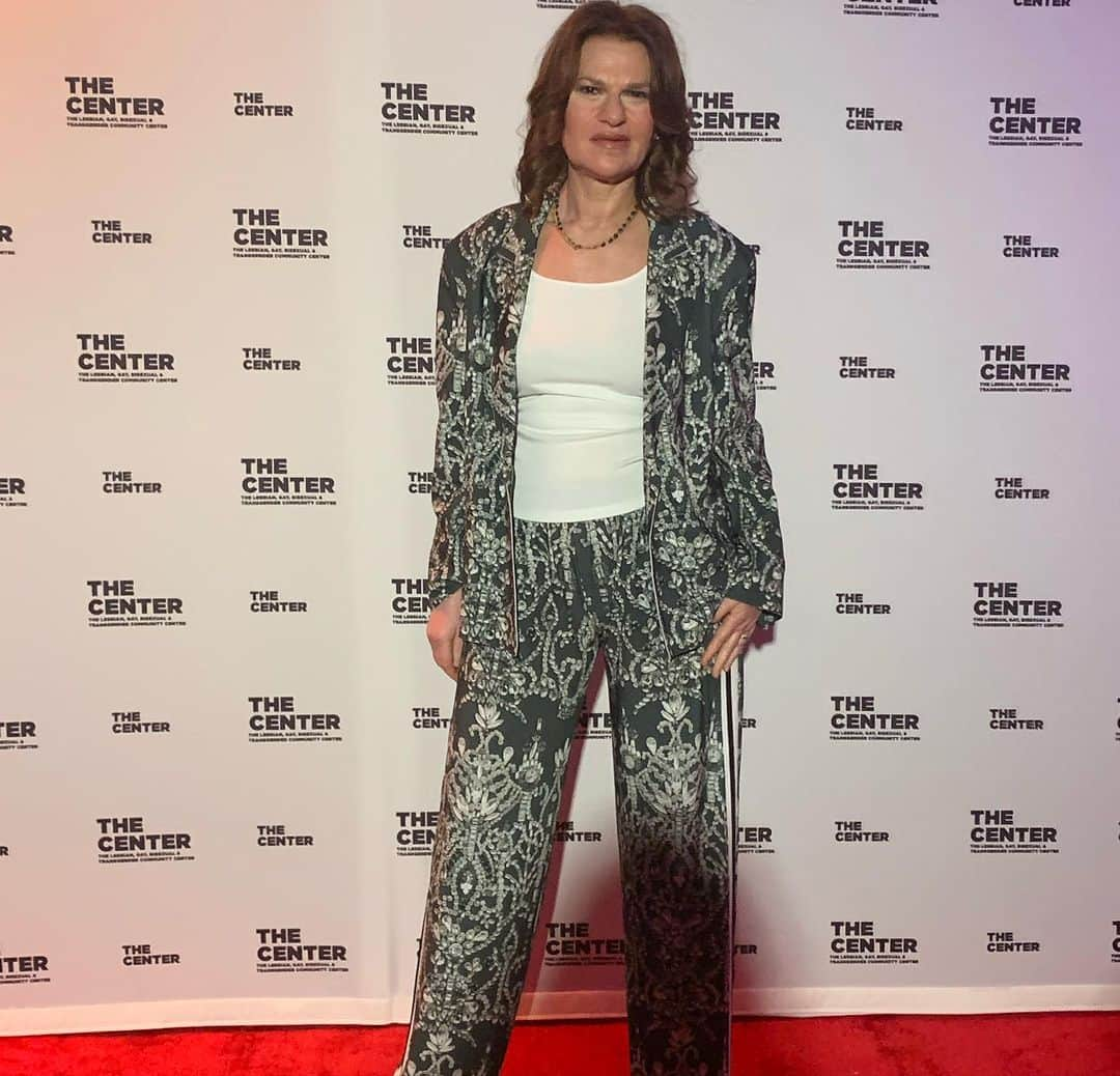 サンドラ・バーンハードさんのインスタグラム写真 - (サンドラ・バーンハードInstagram)「What a night kids @lgbtcenternyc 26th annual Women’s Event honoring my brilliant friend @realleadelaria @samjaycomic hosted flawlessly my daughter Cicely was my delightful date @gtestone was honored for her 14 years of service to the center we raised $1million a huge beautiful love in &’response to the fascist right wingers May we continue to raise the bar for our community & spread the truth!」11月6日 4時11分 - sandragbernhard