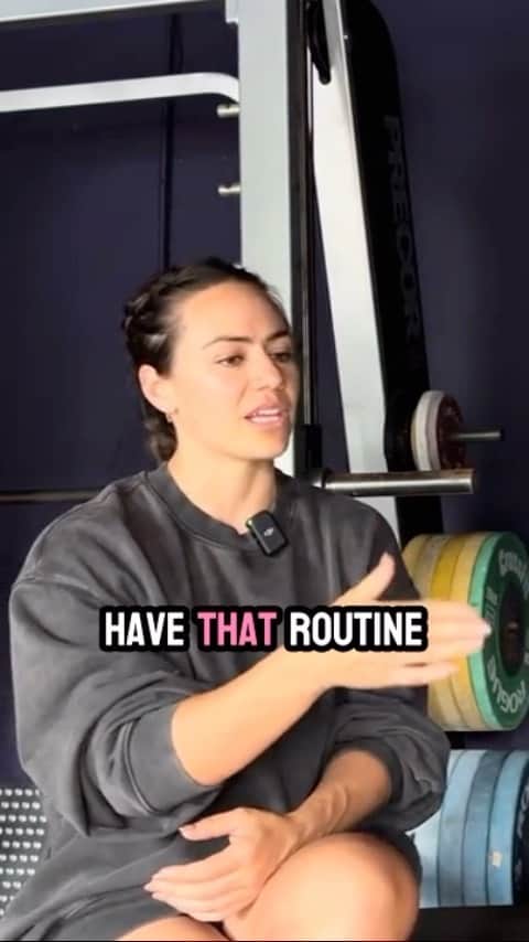 Camille Leblanc-Bazinetのインスタグラム：「🍪Take a break and indulge in a control environment ! By learning to control your blood sugar through the day you get to dictate the effects of food on your body.   When I want to indulge and give myself some food freedom, I plan a routine for myself and take a two hour window during the day to do whatever I want. This is my plan when I go on vacation so I can enjoy the food but also feel good and stay on track with my health.   It’s important to practice self-care to keep feeling good, just like any performer, you have to let go sometimes to come back more focus but at the end of the day we are here to build lifelong habits that’s is supportive for longetivity and health. #selfcare #snacktime #healthylifestyle  Full podcast on my YouTube channel , we talk about how to enjoy your vacation without ruining your health」