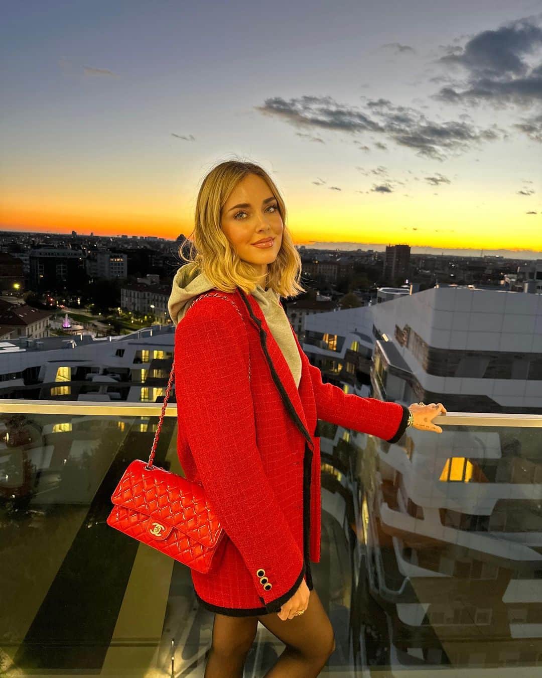 キアラ・フェラーニさんのインスタグラム写真 - (キアラ・フェラーニInstagram)「One of the last sunsets in the old house 🥹」11月6日 4時07分 - chiaraferragni
