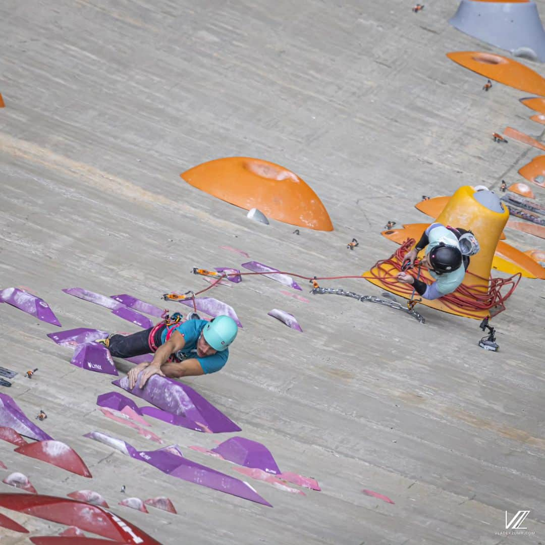 イェルネイ・クルーダーさんのインスタグラム写真 - (イェルネイ・クルーダーInstagram)「The second edition of the Red Bull Dual Ascent was an exhilarating event! Huge congratulations to Julija and Jernej Kruder for their impressive victory in this race against the clock and their pumped arms. Grateful to everyone who contributed to making this special competition possible. Anticipating the next one eagerly! 🧗‍♂️💪  #ClimbingIntelligenceAgency #RedBullDualAscent #Winners #ExcitementAhead」11月6日 4時08分 - kruderjernej