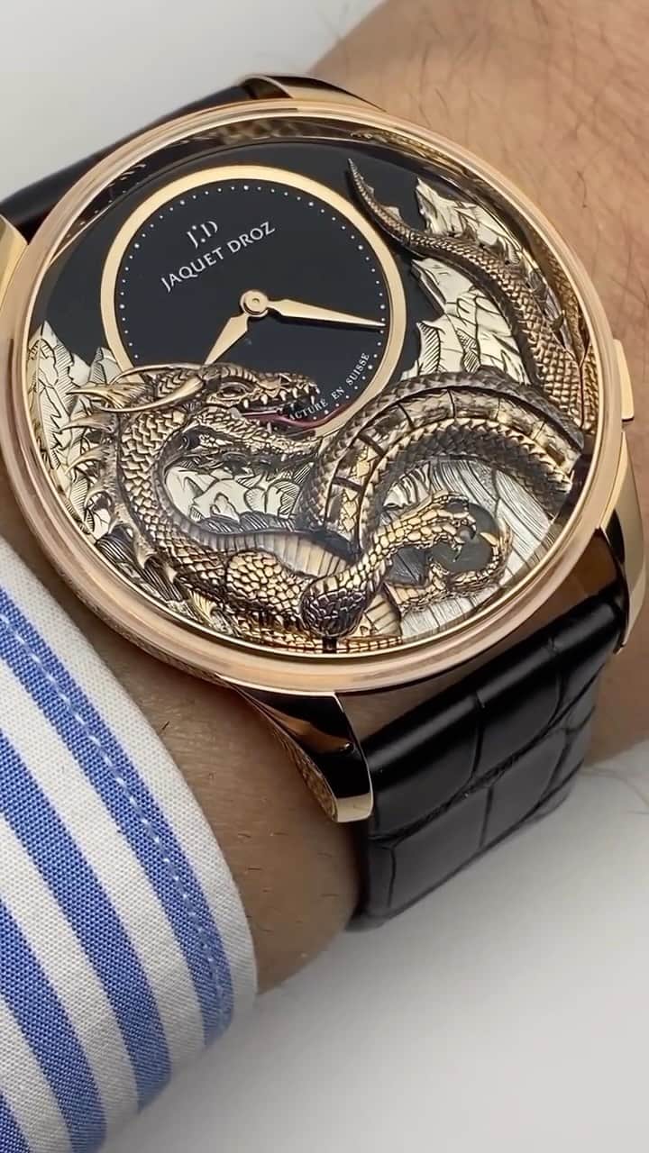 Daily Watchのインスタグラム：「Ever seen Lord of the Rings? 🐉 The incredible Jaquet Droz Dragon timepiece based on the dragon from Lord of the Rings. Created in collaboration with John Howe 👌🏼 Video by @equationdutemps」