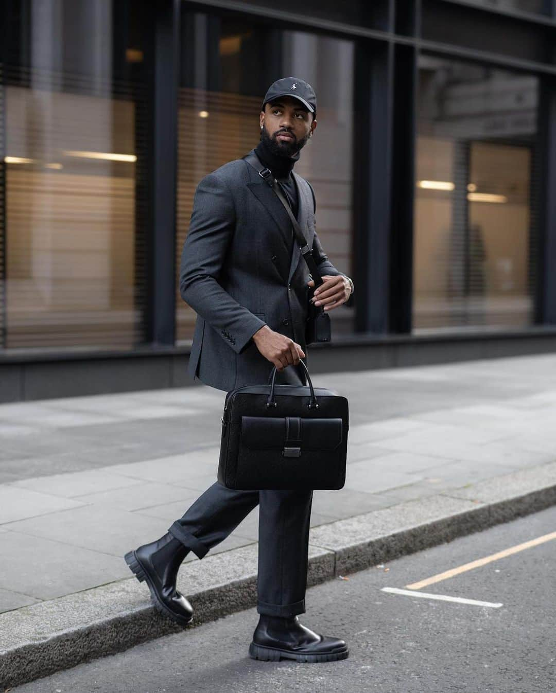 ALDO shoesのインスタグラム：「Need a workwear refresh? We have boots for that. Meet #ALDOPillowWalk Westfield boots designed with waterproof and cold-rated technology. Pair your look with matching Vernom laptop bag like @laphealsterling, available in select regions #AldoCrew #AldoUK」