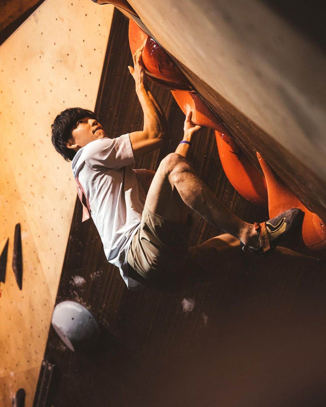 藤井快のインスタグラム：「Team boulder arena 2🔥  Everything from the rules to the boulder was interesting! Unfortunately, I slipped on the first boulder and was eliminated in the final. . . 😩 I didn't have a good climb in Paris, so I'll definitely do my best to do a cool climb next time! Thank you for inviting me🙏  ルールから課題から全部面白かった！ 決勝は残念ながら1課題目でスリップしてしまって敗退。。。😩 パリでいい登りを見せられなかったので、必ず次回はかっこいい登りが出来るように頑張ります！  📸by @signarthur_  @climbingdistrict   #関電工 @team_edelrid @morinagatraininglab」