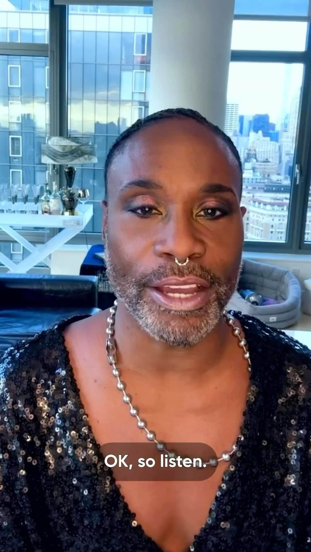 デブラ・メッシングのインスタグラム：「Thank you for the reminder @theebillyporter and @whenweallvote !   With everything happening in the world, it’s easy to lose track of time. It’s VOTING TIME. And it is consequential.  Thank you for showing up and making YOUR voice HEARD. 🗳️   #vote #virginia #kentucky #mississippi #louisiana」