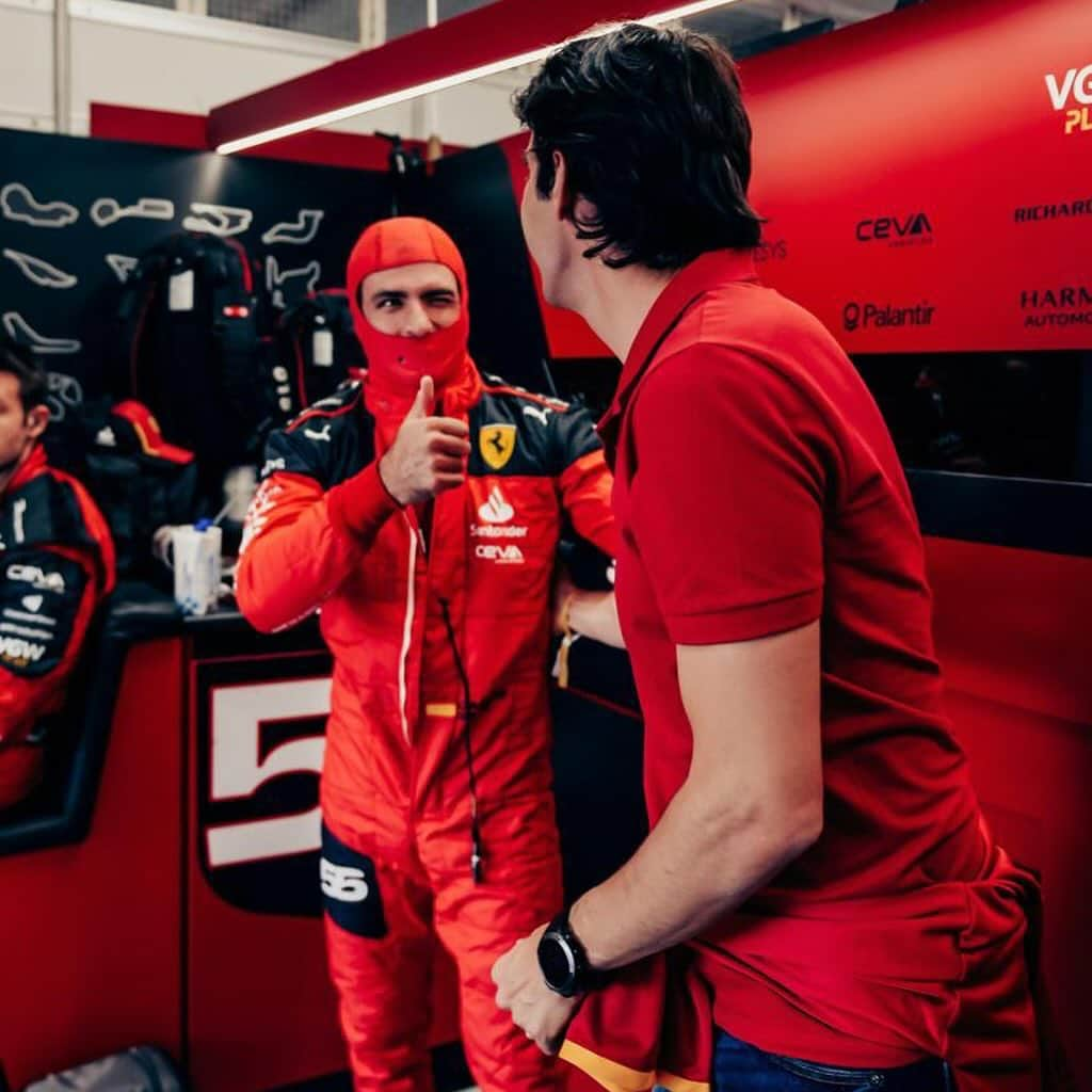 カカさんのインスタグラム写真 - (カカInstagram)「Tifosi @scuderiaferrari 🏎️🇮🇹❤️」11月6日 4時59分 - kaka