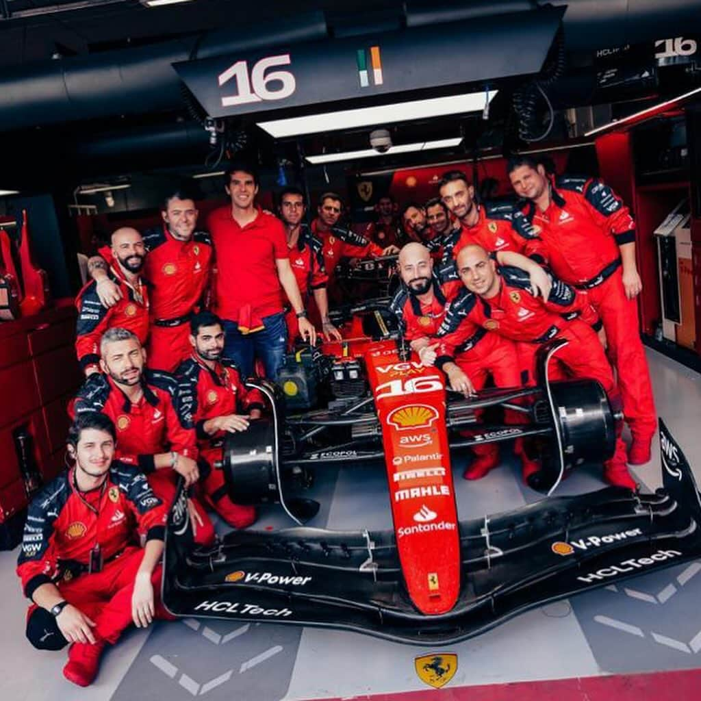 カカのインスタグラム：「Tifosi @scuderiaferrari 🏎️🇮🇹❤️」