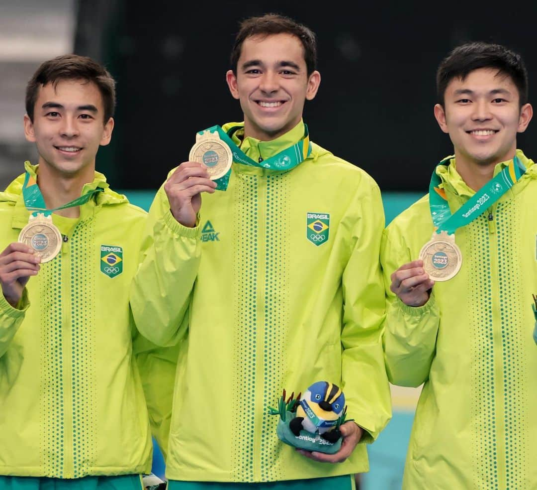 ウーゴ・カルデラノのインスタグラム：「🥇🇧🇷💙  📷 Miriam Jeske/COB 📷 Santiago 2023」