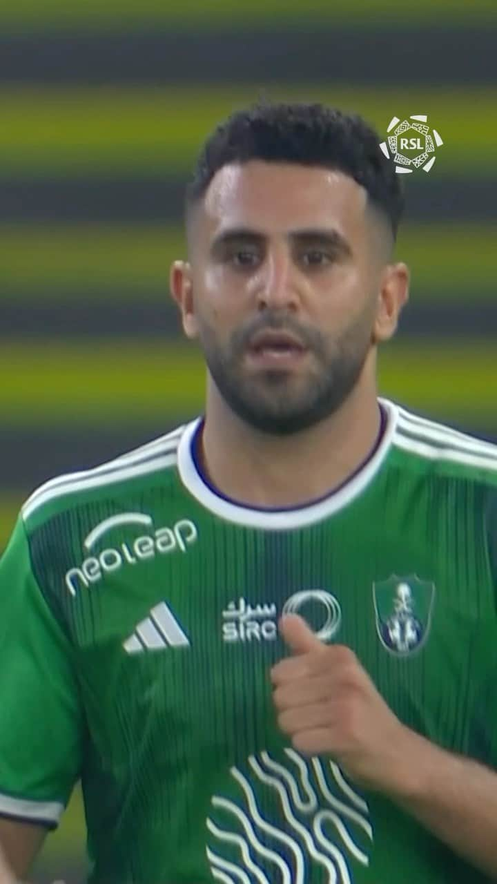 リヤド・マフレズのインスタグラム：「Mahrez doesn’t feel pressure 😤🇩🇿 استلام على الرايق وإنهاء مثالي. رياض محرز 🇩🇿  #yallaRSL」