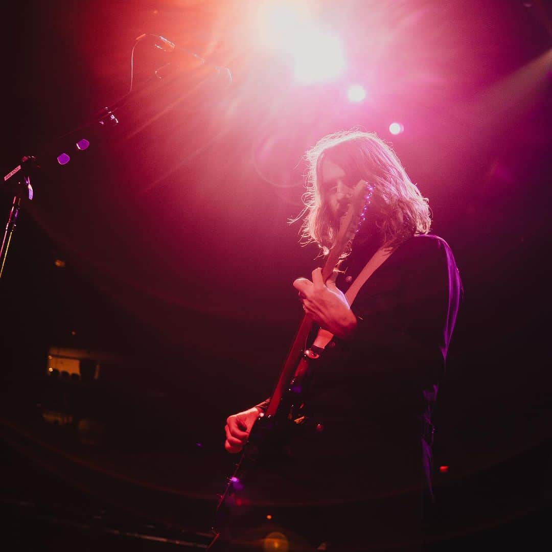 グループラブさんのインスタグラム写真 - (グループラブInstagram)「@thegarden night ☝🏼with PINK was so EPIC!!! Thank you @jakeclemons for riding this wave with us 🙌 you know the rule…three shows and you’re in the band!! See you tonight New York for night ✌️never miss a Sunday show ❤️#harpua」11月6日 5時30分 - grouplove