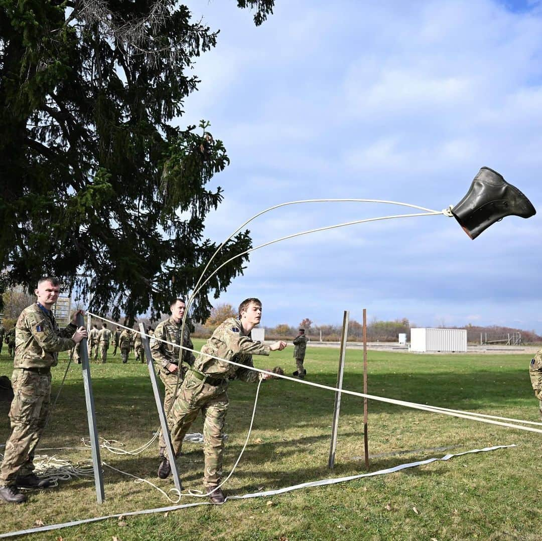 ロイヤル・ファミリーさんのインスタグラム写真 - (ロイヤル・ファミリーInstagram)「The Duchess of Edinburgh is in Canada! 🇨🇦  Yesterday, The Duchess watched her military affiliations compete in a series of physical and mental challenges for The Countess of Wessex Cup, which was set up in 2012.  The annual competition, which involves a variety of military skills including navigation, observation, open water rescue, and obstacle courses, aims to develop bonds of friendship and mutual understanding between the regiments.   This year’s contest was hosted by 2022 winners, the Lincoln and Welland Regiment, of which HRH has been Colonel in Chief since 2004.   Head to royal.uk (link in bio) to read more about The Duchess’ first day in Canada.   📷 Tim Rooke / Shutterstock」11月6日 5時28分 - theroyalfamily