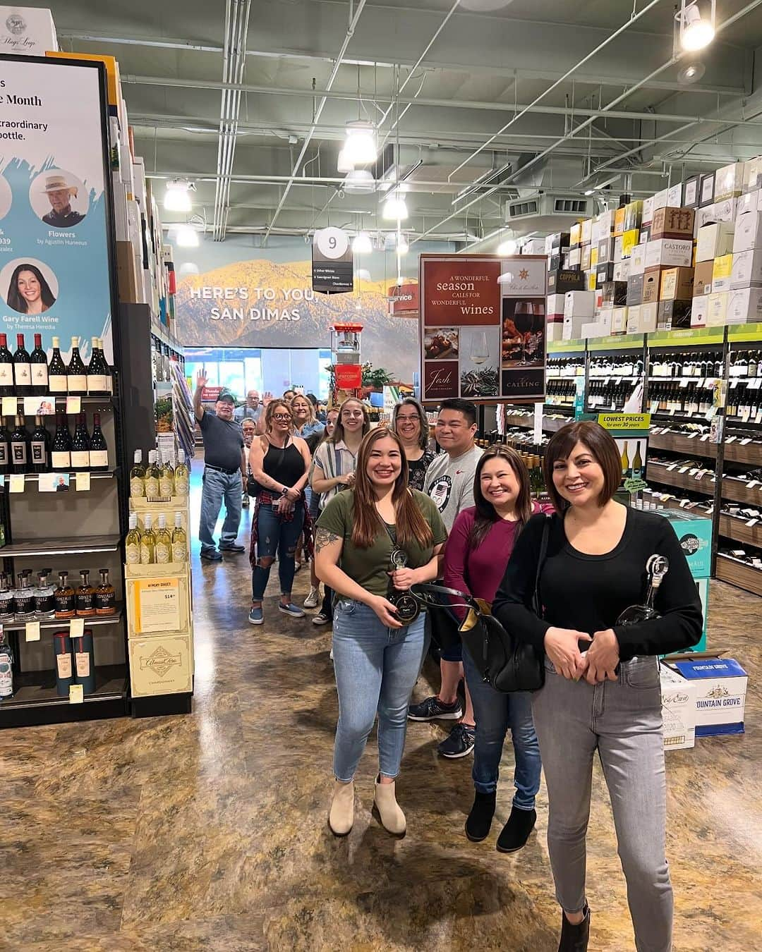 ジョー・マンテーニャのインスタグラム：「Hello San Dimas! @totalwine @senorriotequila」