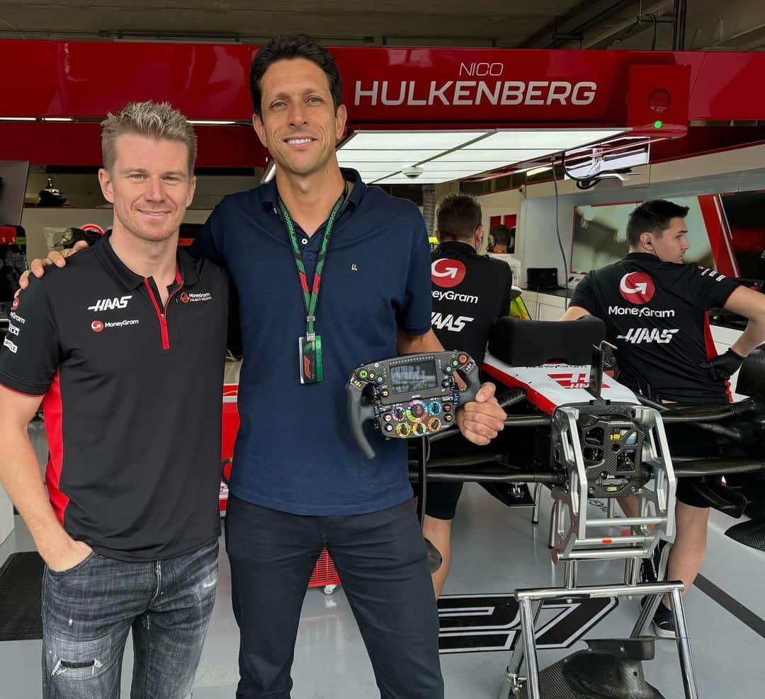 マルセロ・メロのインスタグラム：「Que experiência hoje em Interlagos, muito obrigado ao @hulkhulkenberg !  . . Thanks @hulkhulkenberg for the experience here in Interlagos 🇧🇷! Amazing what you guys can do it ! Good luck for the rest of the season.」