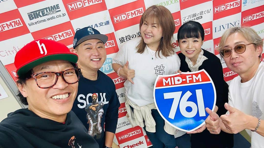 日野賢二のインスタグラム：「Had a blast with all these great DJ peeps!! I love ❤️ MID FM 761  Check out every Saturday 6pm DJ Tom’s Jook Joint  DJ Saori ‘s Eri’s Music Wow!@ Thursday 9pm! And Wednesday Music Wow @ 2pm!!!」