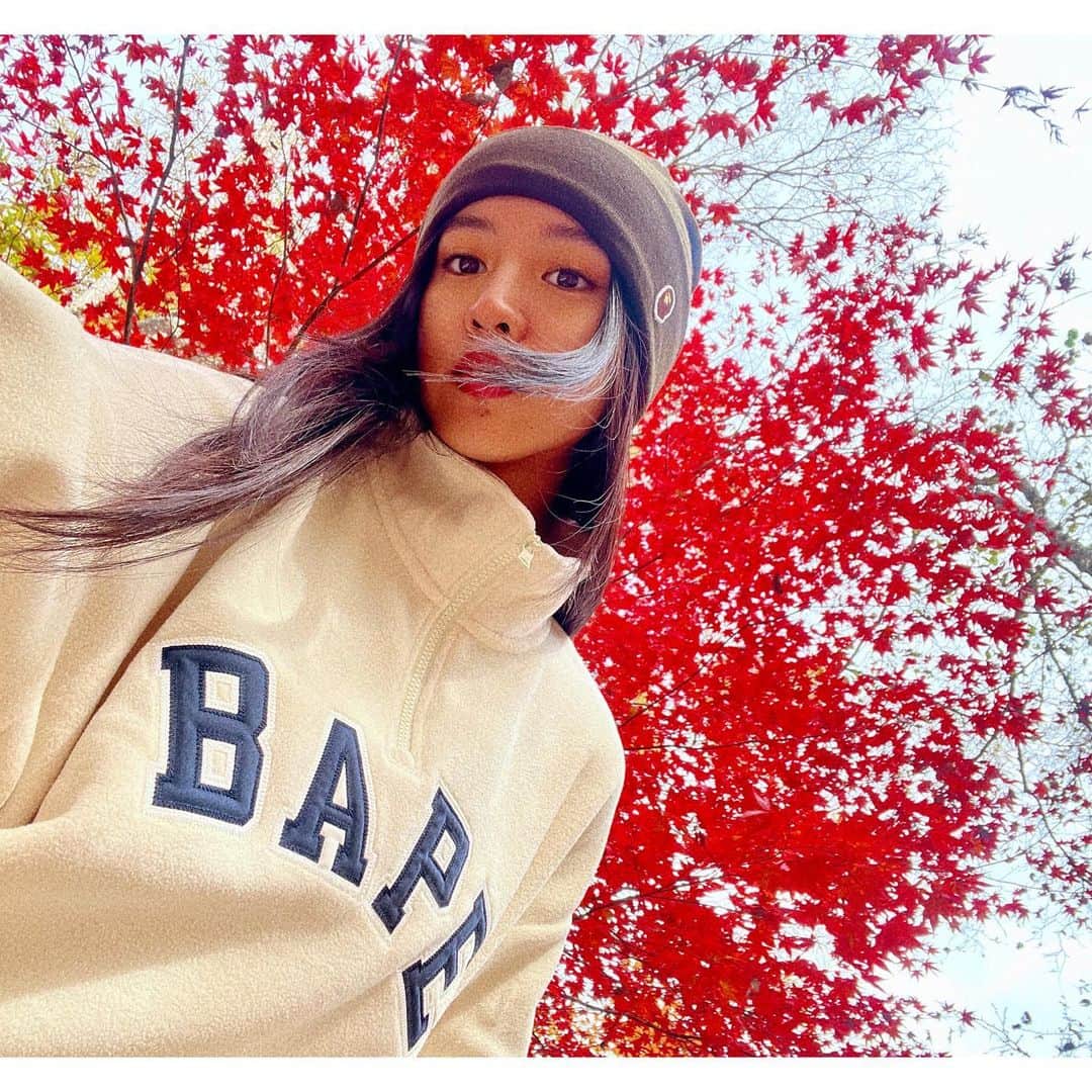 のインスタグラム：「Autumn leaves 🍁   Thank you @bape_japan 💗」