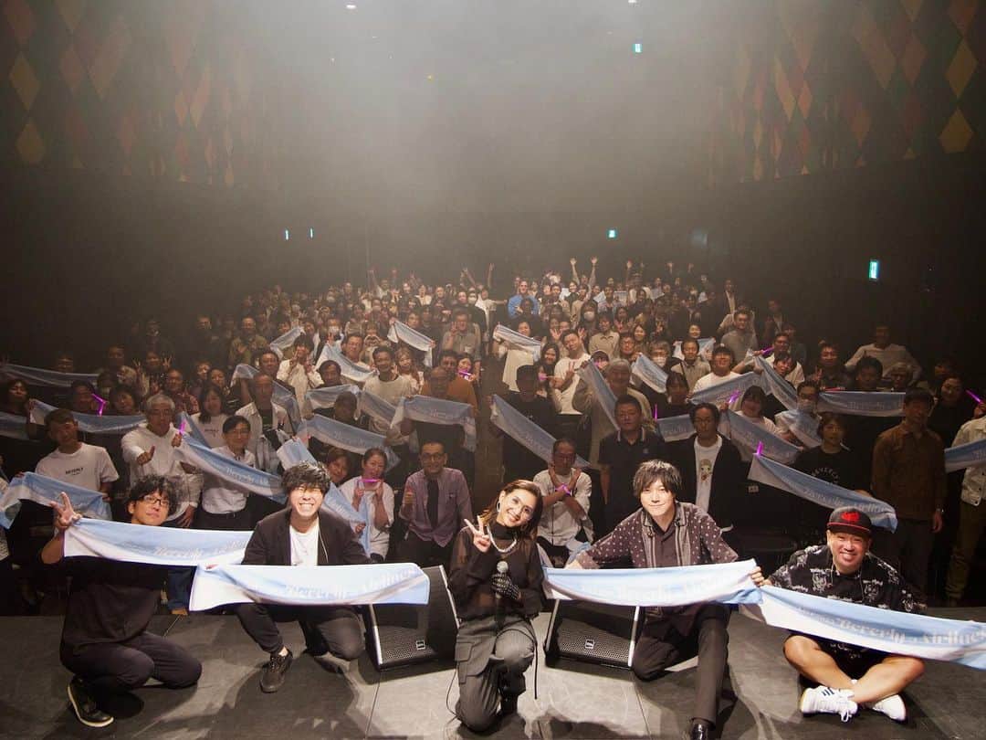 Beverlyのインスタグラム：「初のファンミーティング開催決定！  【Fun fan meet】  公演日：2023年12月17日(日) 会場：gee-ge. 〒144-0041 渋谷区宇田川町3-10  いちごフィエスタ渋谷4F 時間： 開場17:30 / 開演18:00  チケット：11/19 20:00～のYouTube LIVEにてご案内予定  トーク＆ライブ＋αの内容でお届けするアットホームなイベントにしたいと思います🤩🤩」