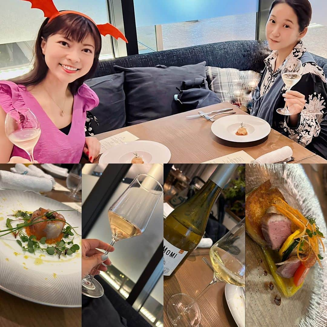 世手子のインスタグラム：「#PR Cheers with Veuve Clicquot🥂🍾 It will make for a wonderful night👏👏👏 Daily fatigue will be blown away🍷 @bullstokyo  #BullsTokyo #東京グルメ #大手町グルメ #東京フレンチ #大手町ディナー みやちゃんと行ってきたよ( ^ω^ ) Bulls Tokyo【愉】コースとペアリングしてもらいました(*ﾟ▽ﾟ*) まずは #VEUVECLICQUOT YELLOWLABELBRUT で乾杯(^｡^) 産地：フランス シャンパーニュ品種：ピノ・ムニエ，ノワール，シャルド  アミューズ（愉） 本日の一口アミューズは車海老✨前菜から豪華🌟  次に　 M MINUTY LEAMATI エム・ド・ミニュティーレアマティ 産地：フランス、コート・ド・プロヴァンス品種：グルナッシュ、サンソー、シラー  飲みやすいロゼワイン🩷  アントレ1（魚帽） シマアジと銀鮭のシャルロット、タイムと黄柚子の香り  いくらもキャビアも乗ってた🍣 めっちゃ豪華で可愛い❤️  そして SALWEY Weissburgunder/Chardonnay ザルヴァイ ヴァイスブルグンダー/シャルドネ 産地：ドイツ バーデン 品種：ヴァイスブルグンダー/シャルドネ  白ワインにぴったりだった♪(´ε｀ )  アントレ2（重肝) フォアグラ、標型マグレカナールのミルフィーユ仕立て マンゴーとバルサミコソース  カモとフォアグラのハーモニーがたまりませんでした(*^◯^*)  スープ（蕃茄） ガスパチョはトマトですっきり パンと共に🍞  Spatburgunder Gutswein SALWY シュペートブルグンダー グーツワイン ザルヴァイ 産地：ドイツバーデン品種：シュペートブルグンダー  お魚料理で赤ワインは初体験🌹 重すぎずちょうどいい美味しさ✨  魚料理（海鍋） 魚介のブイヤベース、ブルズスタイル  エビにホタテ お魚もふわふわぷりぷりでしま（＾ν＾）  グラニテ（削氷） キウイとミントのグラニテ  お口直し💚  Saint-Emilion - L'Esquisse de La Tour Figeac サンテミリオンレスキス・ド・ラトゥール・フィジャック 産地：フランス、ボルドー，サンテミリオン品種：メルロー、カベルネ・フラン  ほんのり甘く濃厚なワインと共に  お肉料理（ #萵苣牛 ） 栃木和牛ヒレのグリル、シチューと麦のリゾットを詰めた レタスのタンバル添え  ヒレ肉が柔らかジューシー感動的でした🎯  アヴァンデセール（鳳泉） パインのどら焼き風  オシャレでペロリでした(*´◒`*)  グランデセール(歌姫) ペーシュメルバ  バニラアイスとイチゴ🍓 美味しい(*≧∀≦*)  最後は小菓子とコーヒー  フィナンシェ、マシュマロ、クッキー、カスタードケーキ  全部美味しくてペロリしちゃいましたｖ（＾＿＾ｖ）♪  デートにも記念日にも 大切な人と行って欲しいお店です☆〜（ゝ。∂）  アートが広がる店内  #小川京志 氏の料理も素晴らしすぎました(^^)  本当に素敵な夜を有難うございました(*´∀｀*)」