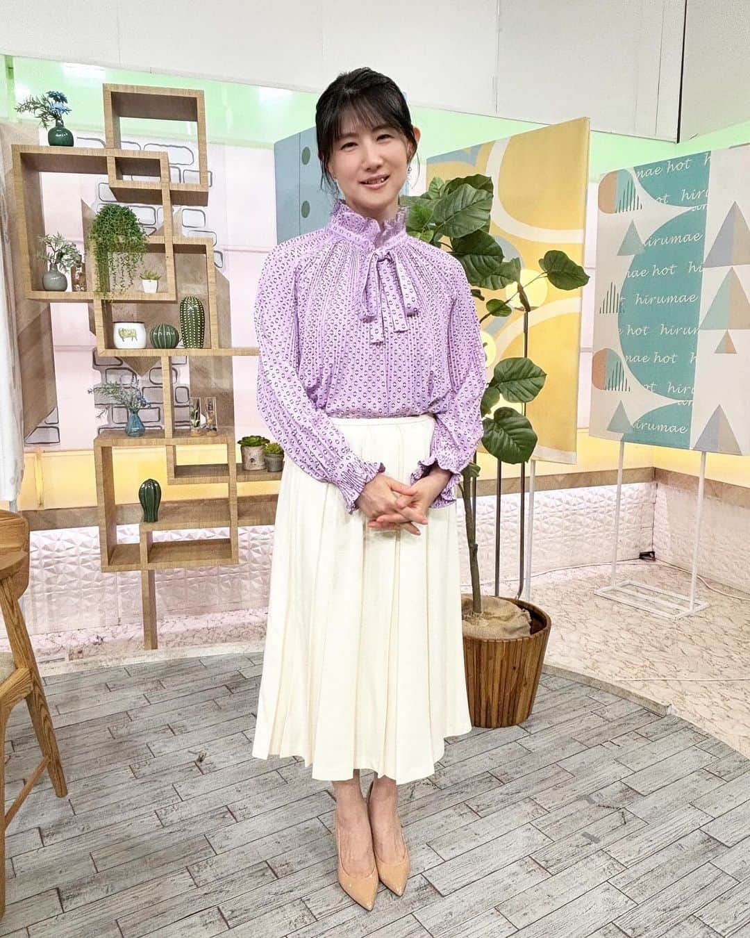 中江有里さんのインスタグラム写真 - (中江有里Instagram)「本日のひるまえほっと。ブックレビューコーナー出演しました。  しゅと犬くんと。  #中江有里   #ひるまえほっと  #nhk  #しゅと犬  #マリリンムーン」11月6日 15時33分 - yurinbow1226