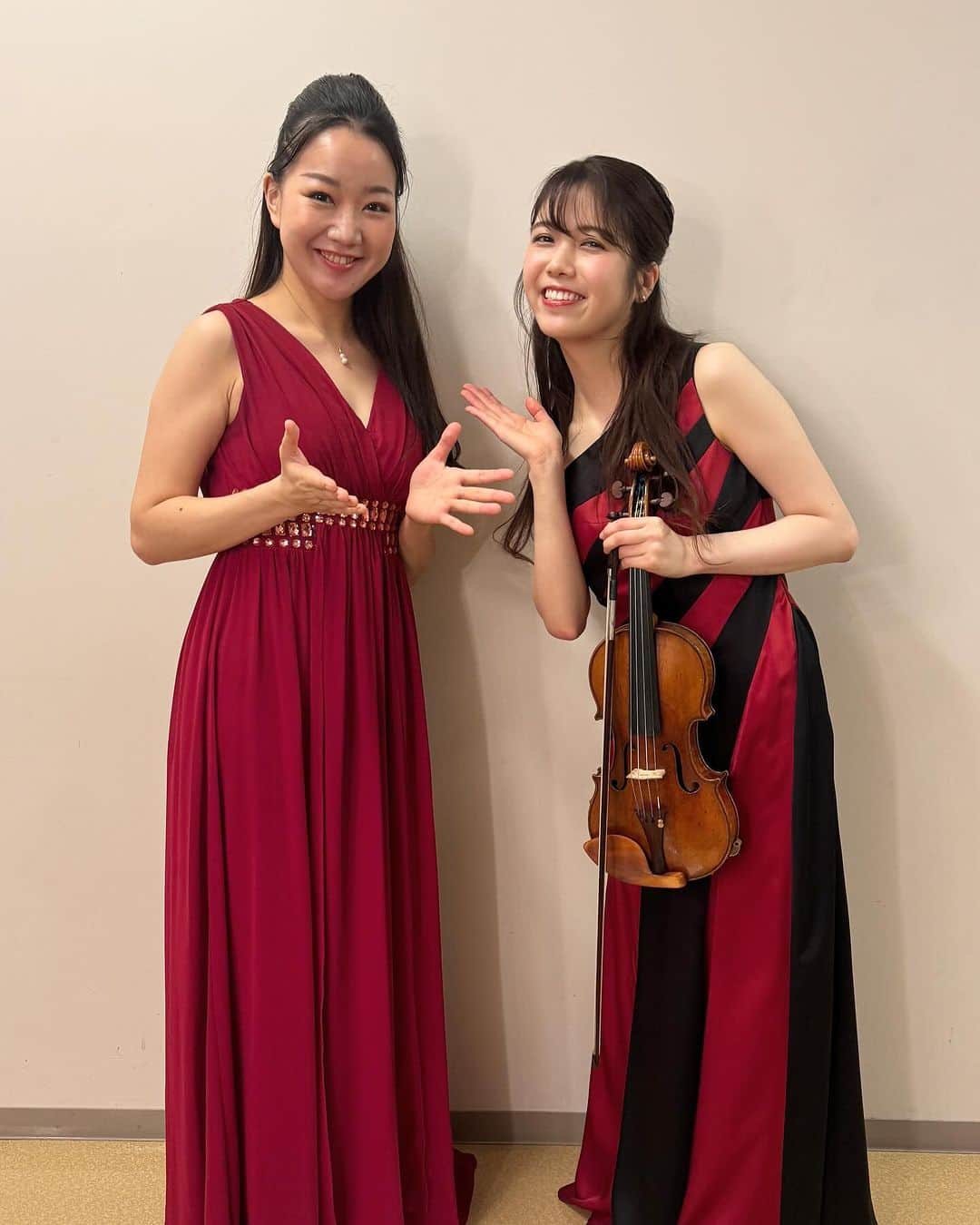 高木凜々子のインスタグラム：「リサイタル、無事終演しました❣️  福岡初公演にも関わらず、 多くのお客様にご来場いただき 心から感謝申し上げます。  サイン会でも多くのお客様とお話する事ができて幸せでした✨  また来年も福岡行けるよう頑張ります！！🔥  薫子ちゃんとは来週の名古屋でも一緒に弾ける♪ 楽しみだーーーーー😆✨  #violin #music #concert #japan #fukuoka」