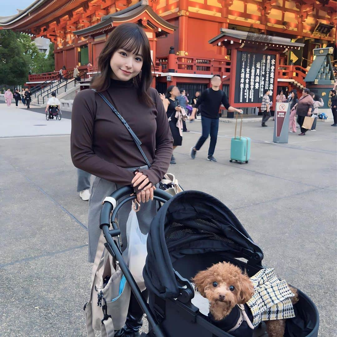 近藤里奈さんのインスタグラム写真 - (近藤里奈Instagram)「浅草食べ歩き🍡 食べたいもの食べれた😋  #浅草 #食べ歩き #雷門」11月6日 15時35分 - rina_kondo_0223