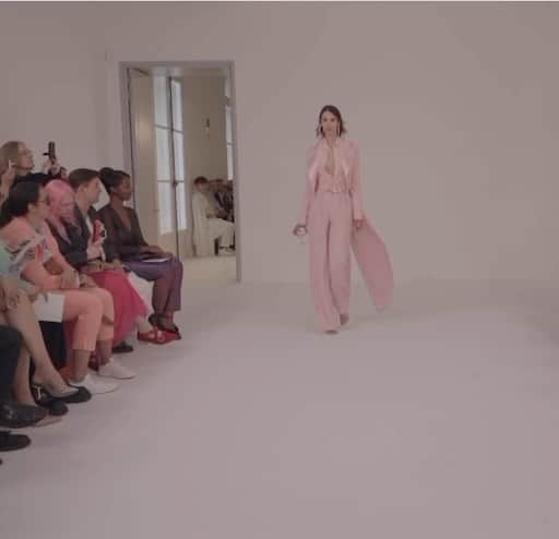 アレクシマビーユのインスタグラム：「Petal pink winter look @alexismabille #hautecouture #wornbyfrenchie @paulinehoarau #pinkmorning #softcolor #sweetness #softness #whatweneedislove #pinktuxedo #taletuxedo #whitetie #alexismabillehautecouture #musicby @emmanuelcaurel  #makeup @lloydsimmondsmakeup hair @beautick_official by @beppedeliaofficial」