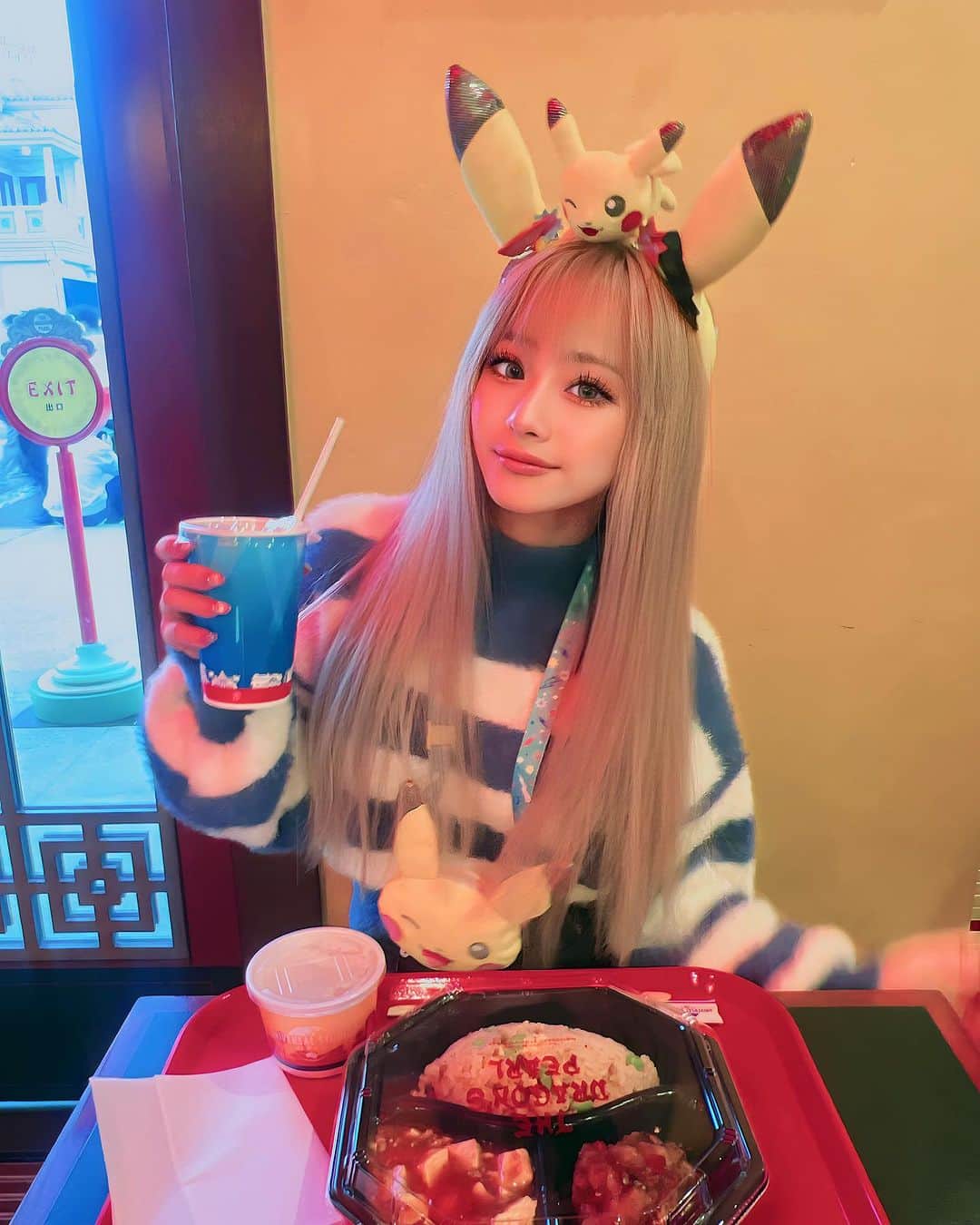 のインスタグラム：「昨日1日中中華しか食べてない🥟🐼  ・ ・ ・  #thepink #pink #ザピンク #大阪クラブ #大阪 #ミナミ #nightclub #クラブ #ダンサー#キャバ嬢 #hiphop #music #dj #selfie #自撮り #instagood #instalike #like #instagram #followｍe  ・ ・ ・  ●ピンクダンサーズ【10期生】応募受付スタート！ ダンス未経験者大歓迎‼︎ 『楽しいが仕事になる』  ※ダンサー1日体験入店制度開始！ 興味はあるけどいきなり入店はちょっと…という方に朗報‼︎ 1日３時間で体験入店料支給。衣装貸出可。  ●社員・アルバイトも随時募集中！  こちらからお気軽にDMにてご応募ください！ @genya_thepink」