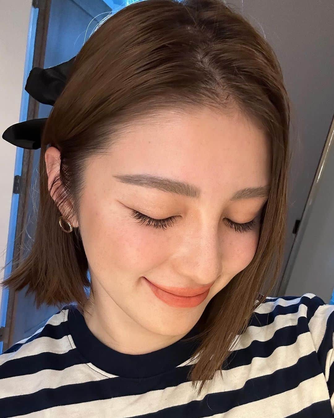 Grace葛瑞瑞さんのインスタグラム写真 - (Grace葛瑞瑞Instagram)「打從用了 @seasontokyo  美睫沙龍那代購的睫毛增長液+睫毛雨衣～ 有保養還是有差的， 長期下來我自己的真睫毛不只變長又變粗外， 最近還開始濃密捲翹起來🤣 搞得上回我想要的眼型還得跟美睫師討論一下該怎麼微調～  對，雖然現在我的原生睫毛挺優秀了， 刷個睫毛膏那長度不輸假睫毛。 但我還是喜歡靠接點睫毛來調整視覺上的眼型， 就例如我的眼頭睫毛量天生就比較少， 我這次選擇在重點部位畫龍點睛， 沒以往接的濃，但就靠嫁接出視覺亮點來～ 這回的眼型依然滿意😌  而想進修嫁接課程的朋友們～ Season Tokyo 全台北中南都有開課唷！ 想了解的可以私訊他們詢問💜  懶著化眼妝的趕緊約起來， 一路約到年底去吧！  各分店地址💕在這， 提供給大家～  ❖敦化店：02-27790115 大安區忠孝東路四段183號5樓（忠孝敦化1號出口） ❖中山店：02-25677399 大同區南京西路30號3樓（中山1號出口） ❖台中店：04-2301-9295 西區公益路163-1號（勤美肯德基旁） ❖高雄店：07-3981799 左營區新莊一路288號（巨蛋5號出口）」11月6日 15時44分 - yungingrace