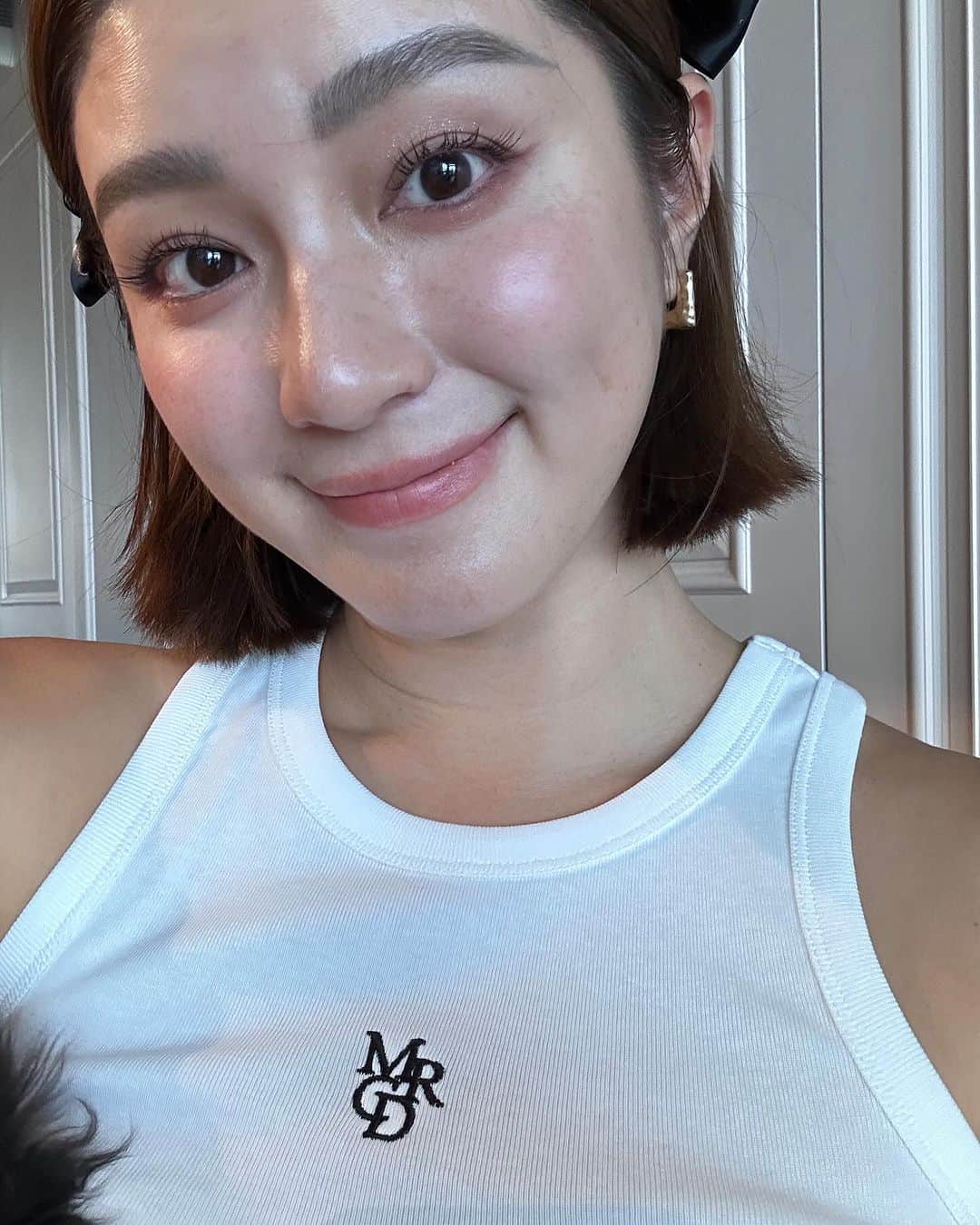 Grace葛瑞瑞さんのインスタグラム写真 - (Grace葛瑞瑞Instagram)「打從用了 @seasontokyo  美睫沙龍那代購的睫毛增長液+睫毛雨衣～ 有保養還是有差的， 長期下來我自己的真睫毛不只變長又變粗外， 最近還開始濃密捲翹起來🤣 搞得上回我想要的眼型還得跟美睫師討論一下該怎麼微調～  對，雖然現在我的原生睫毛挺優秀了， 刷個睫毛膏那長度不輸假睫毛。 但我還是喜歡靠接點睫毛來調整視覺上的眼型， 就例如我的眼頭睫毛量天生就比較少， 我這次選擇在重點部位畫龍點睛， 沒以往接的濃，但就靠嫁接出視覺亮點來～ 這回的眼型依然滿意😌  而想進修嫁接課程的朋友們～ Season Tokyo 全台北中南都有開課唷！ 想了解的可以私訊他們詢問💜  懶著化眼妝的趕緊約起來， 一路約到年底去吧！  各分店地址💕在這， 提供給大家～  ❖敦化店：02-27790115 大安區忠孝東路四段183號5樓（忠孝敦化1號出口） ❖中山店：02-25677399 大同區南京西路30號3樓（中山1號出口） ❖台中店：04-2301-9295 西區公益路163-1號（勤美肯德基旁） ❖高雄店：07-3981799 左營區新莊一路288號（巨蛋5號出口）」11月6日 15時44分 - yungingrace