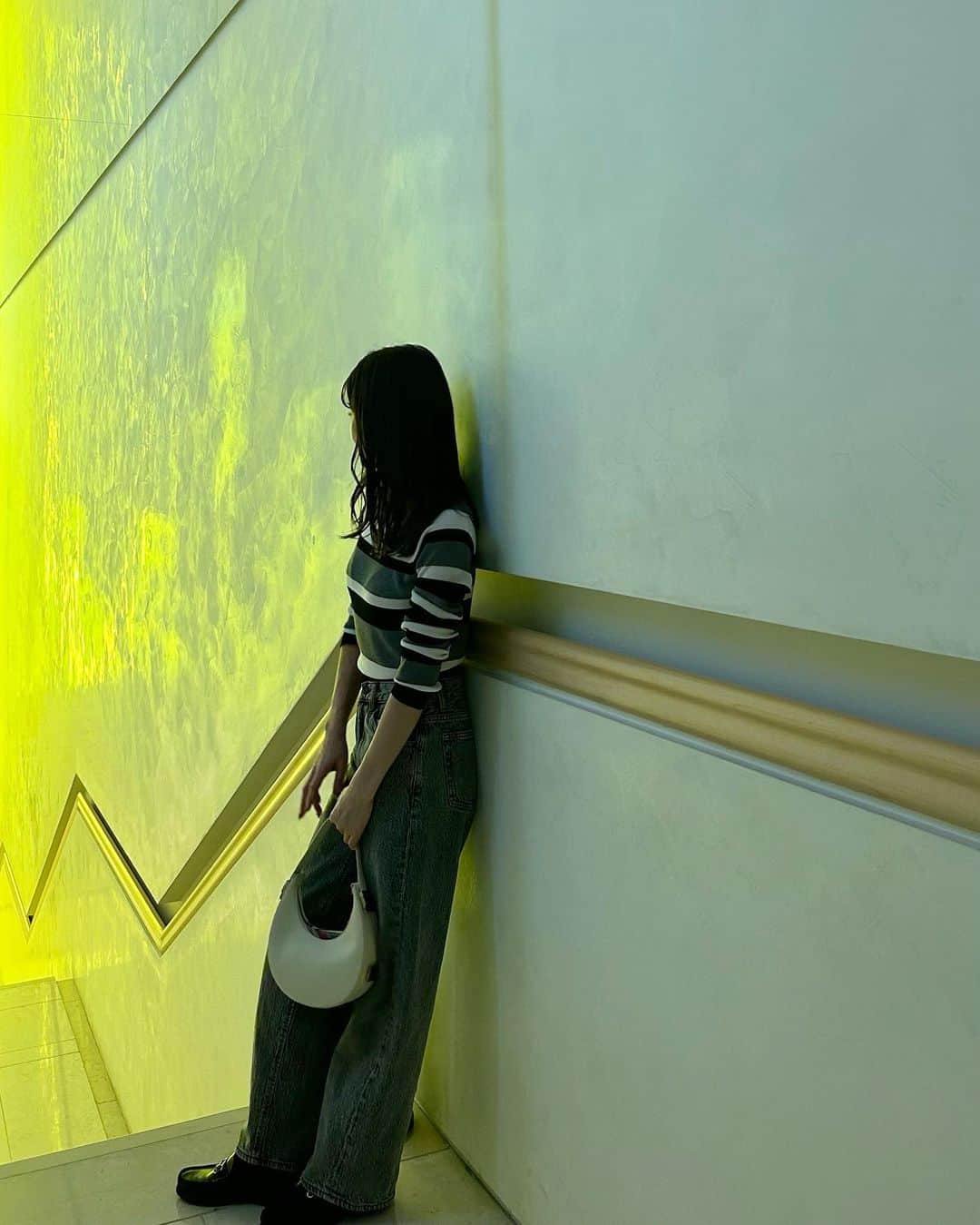 宇内梨沙さんのインスタグラム写真 - (宇内梨沙Instagram)「オラファーエリアソンの空間  平日の午前だったので まだ混み合う前だったのか。  人が少なくて誰もいない瞬間が✨  麻布台ヒルズ開館記念で オラファーエリアソン展が東京で始まるようです！」11月6日 15時48分 - risaunai