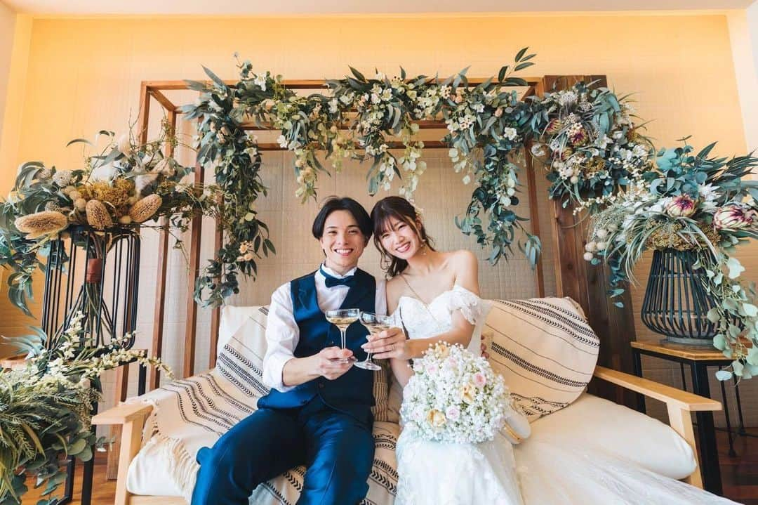 ♡プラコレWedding·⋆*さんのインスタグラム写真 - (♡プラコレWedding·⋆*Instagram)「. @placole_dressy【#DRESSY花嫁 】 【#プラコレ】をつけて投稿&フォローしてね♩ . ＝＝＝＝＝＝＝ . 卒花さんの高砂ショット📸💐  ドレスの色味やデザインと高砂の雰囲気を合わせることで 統一感あるコーディネートに✨  座ったショットはスカートがふわっと広がり 写真映えもします💭🤍 . ＝＝＝＝＝＝＝＝ 👗photo by... @wedding_chococo さま @y_h_wedding326 さま @m____wd10 さま @wa_0520wd さま @__nyan__wd さま ＝＝＝＝＝＝＝＝ . 『#DRESSY花嫁』『#プラコレ』の ハッシュタグをつけて写真をUPしてね✦ 花嫁アプリ『DRESSY by プラコレ』の 記事に掲載＆リグラムされるかも♩ . みなさまからのいいねや保存 コメントをお待ちしています♥️ 「このウェディングドレス可愛い！」 「ヘアスタイルも気になる！！」 「今の花嫁さんの流行りは！？」etc. . ＝＝＝＝＝＝＝＝ 花嫁アプリでは、 プロのアドバイザーに結婚式の相談を何度でも♡ ウェディングドレスの記事や、 自分のウェディングレポを残せちゃう♡” . >>>TOPのURLからcheck ⋈ @placole_dressy >>>結婚のご相談は プラコレウェディングアドバイザーへ♡ @wedding_adviser >>>ウェディングレポを残したいなら、 farny by プラコレをcheck ✎ @farny_wedding >>>花嫁準備に欠かせないアイテムをお探しなら placole & dressy Beauty をcheck ❁ @dressy_beauty_ >>>素敵なドレスに出会いたい花嫁さま♡ @dressyonline_をcheck >>>おしゃれなファミリーフォトは ドレシーベイビーをcheck 𓏸 @dressy.baby >>>鎌倉にOPEN”お花とドレスと紅茶のカフェ” @dressyroom_teaをcheck𓌉𓇋 >>>名古屋にOPEN”ウェディング体験型カフェ @dressycafe_nagoya をcheck𓌉𓇋 . ＝＝＝＝＝＝＝＝＝＝＝＝＝＝＝＝ . #一度きりの人生一度は魔法にかけられて #花嫁 #卒花嫁 #結婚 #結婚式 #試着レポ #farnyレポ #2023秋婚 #2023冬婚 #2024春婚 #2024夏婚 #カラードレス試着 #ドレス試着 #ドレス試着レポ #ドレス選び #カラードレス #カラードレス迷子 #ウェディングドレス #ドレス迷子 #ドレスフォト #ウェディングフォト #メインソファ #高砂ソファ #高砂ショット #高砂」11月6日 16時02分 - placole_dressy