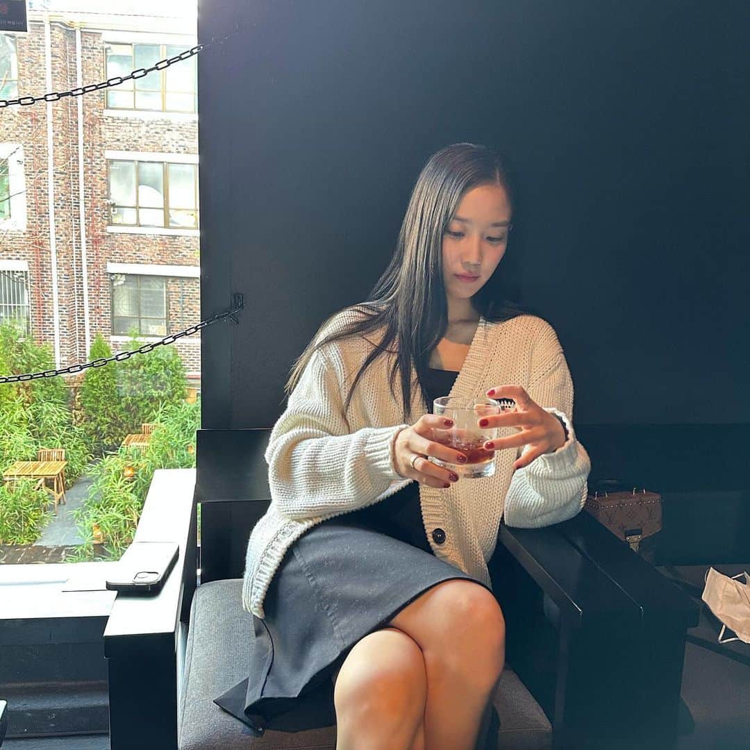 チャン・ヒリョンのインスタグラム：「@yjiinp  데이트🖤」