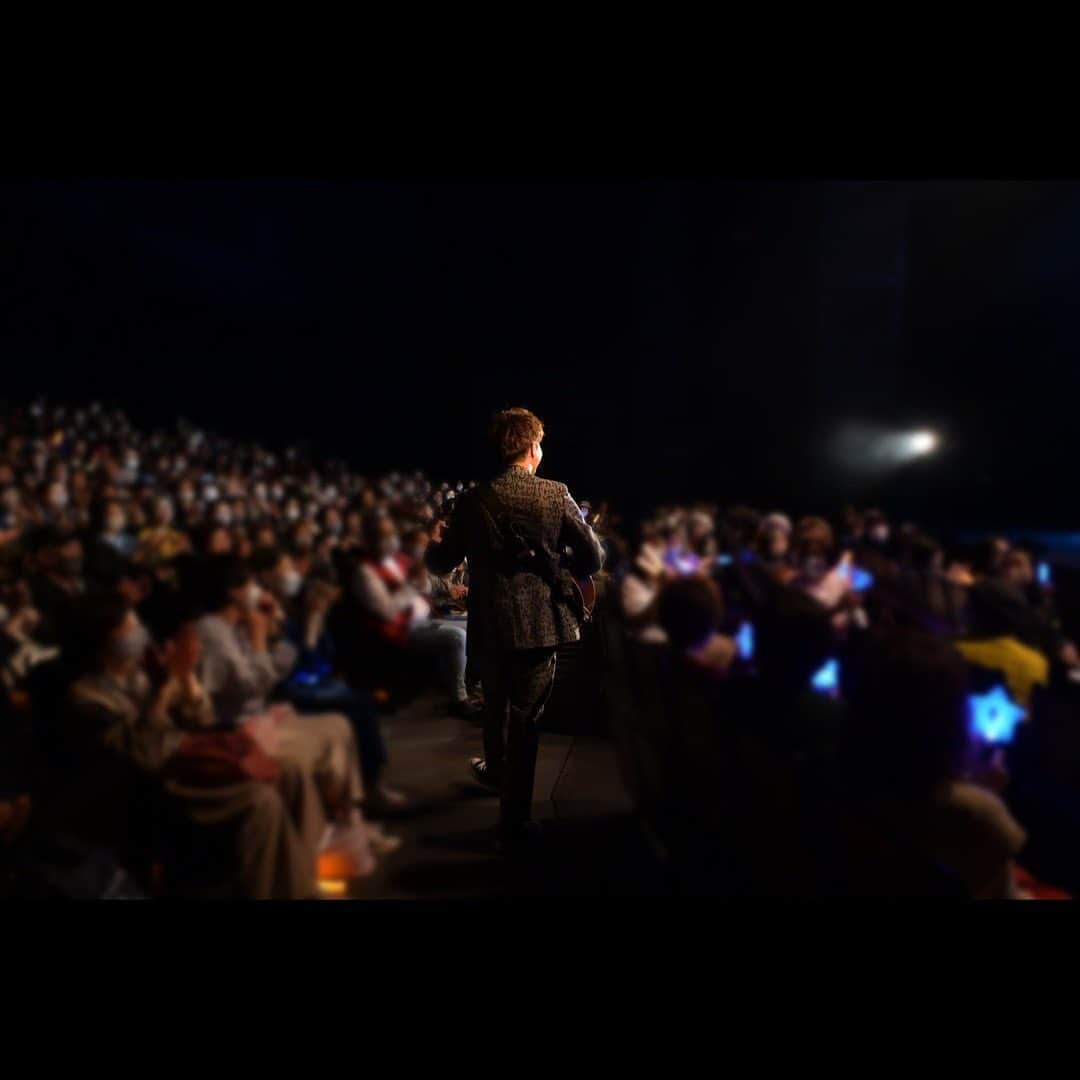 中澤卓也さんのインスタグラム写真 - (中澤卓也Instagram)「中澤卓也弾き語りツアー2023 in 北九州芸術劇場🎸🥁🎹  Date 2023/10/23 Photo by @shirahara   少し間が開きましたが、弾き語りツアー九州公演の白原写真館📸✨ 九州の皆さんにも、めちゃめちゃ盛り上げてもらいました😎✨ いよいよ弾き語りツアーも二日後、11/8(水)横浜・関内ホールにてツアーファイナルです🫡  #弾き語りツアー #全国ツアー #九州 #北九州芸術劇場 #おもひで #白原写真館 #みんなありがとう #シンガーソングドライバー #handsmade #陽はまた昇る #中澤卓也」11月6日 16時09分 - takuya_nakazawa.118