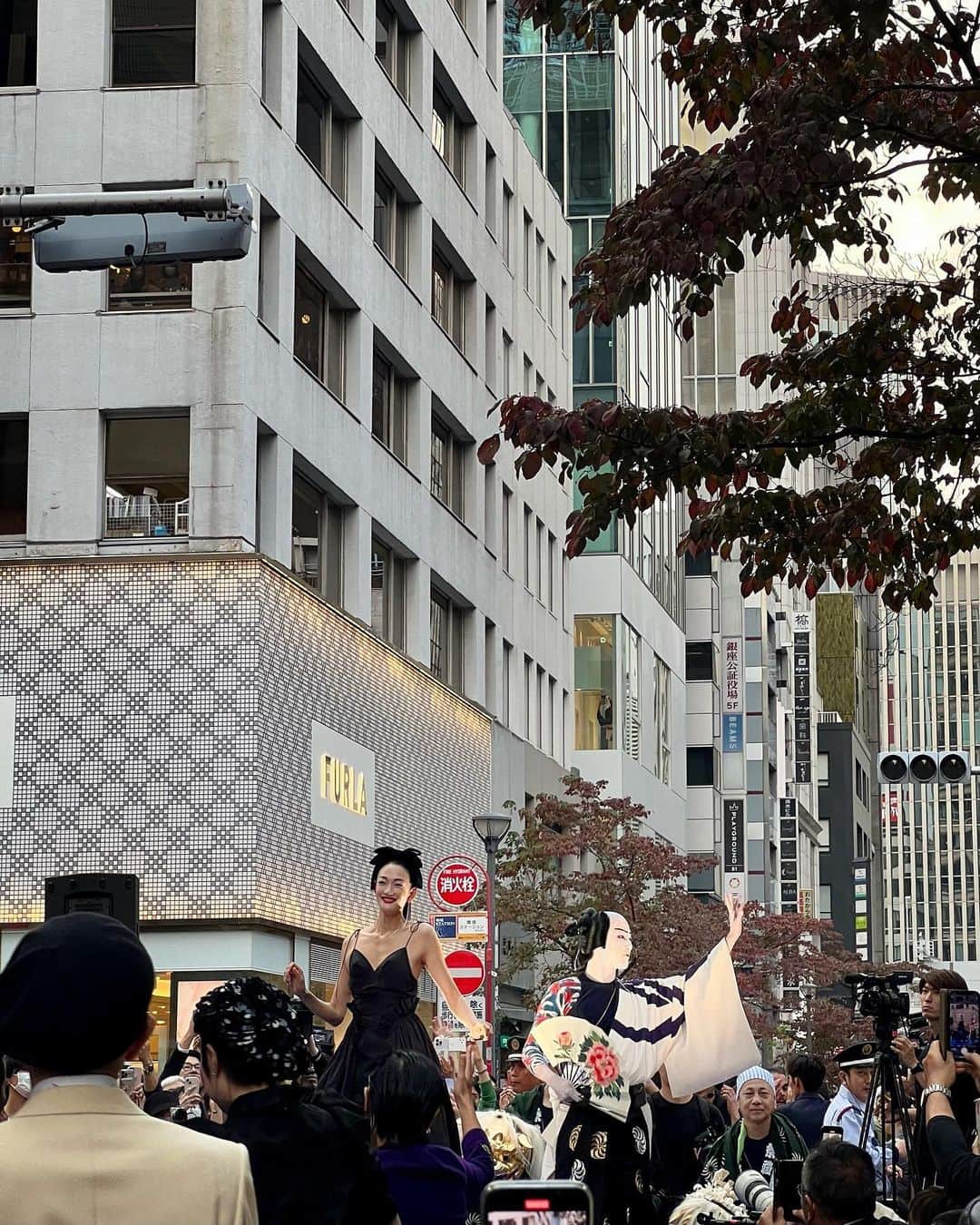 GO AKIMOTOさんのインスタグラム写真 - (GO AKIMOTOInstagram)「・・・・・ @tfc__tokyo   日本の伝統文化とファッションの融合、こんなショーをプロデュース出来るのは間違いなく丸山敬太、ただ一人だと思います  改めてファッションが持つパワーって素晴らしいなと思わせてくれた、とても尊い時間でした  Congratulations! @keitamaruyama」11月6日 16時18分 - go_akimoto