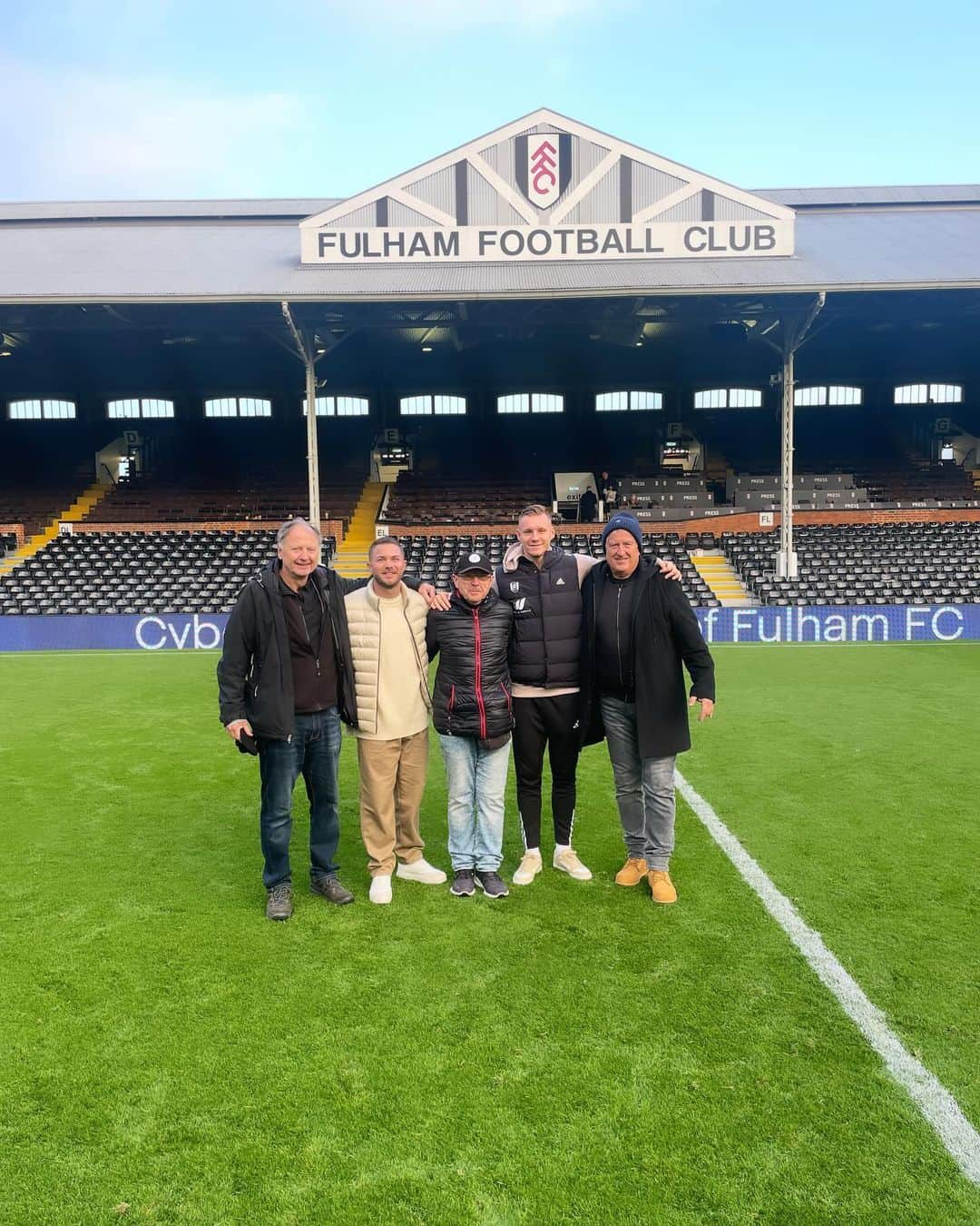 ベルント・レノのインスタグラム：「…Erinnerungen & Geschichten werden nie alt. Die ersten und legendärsten Trainer beim VfB.  #legenden#fun#storys#bestof#top#old#coaches#smile#crazy」