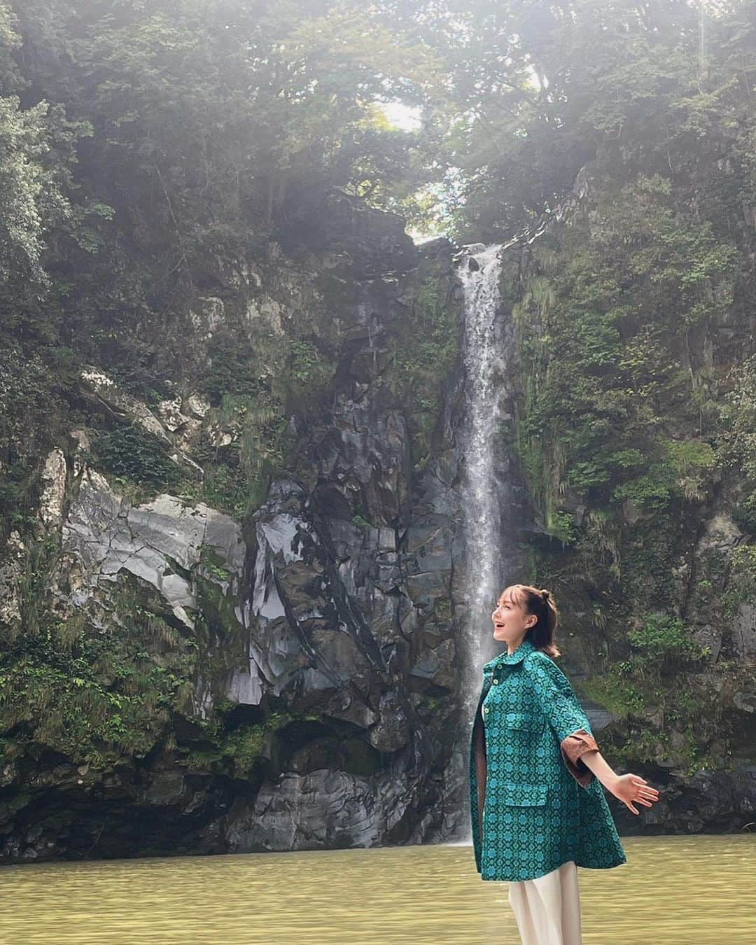 トリンドル玲奈さんのインスタグラム写真 - (トリンドル玲奈Instagram)「旅色の撮影で兵庫県へ☺️  楽しかった〜!   撮影中、キャベツチップのUFOキャッチャーにも挑戦💪 結局取れなくて、買いました☺️びっくりするほど美味しかった〜😋」11月6日 16時23分 - toritori0123