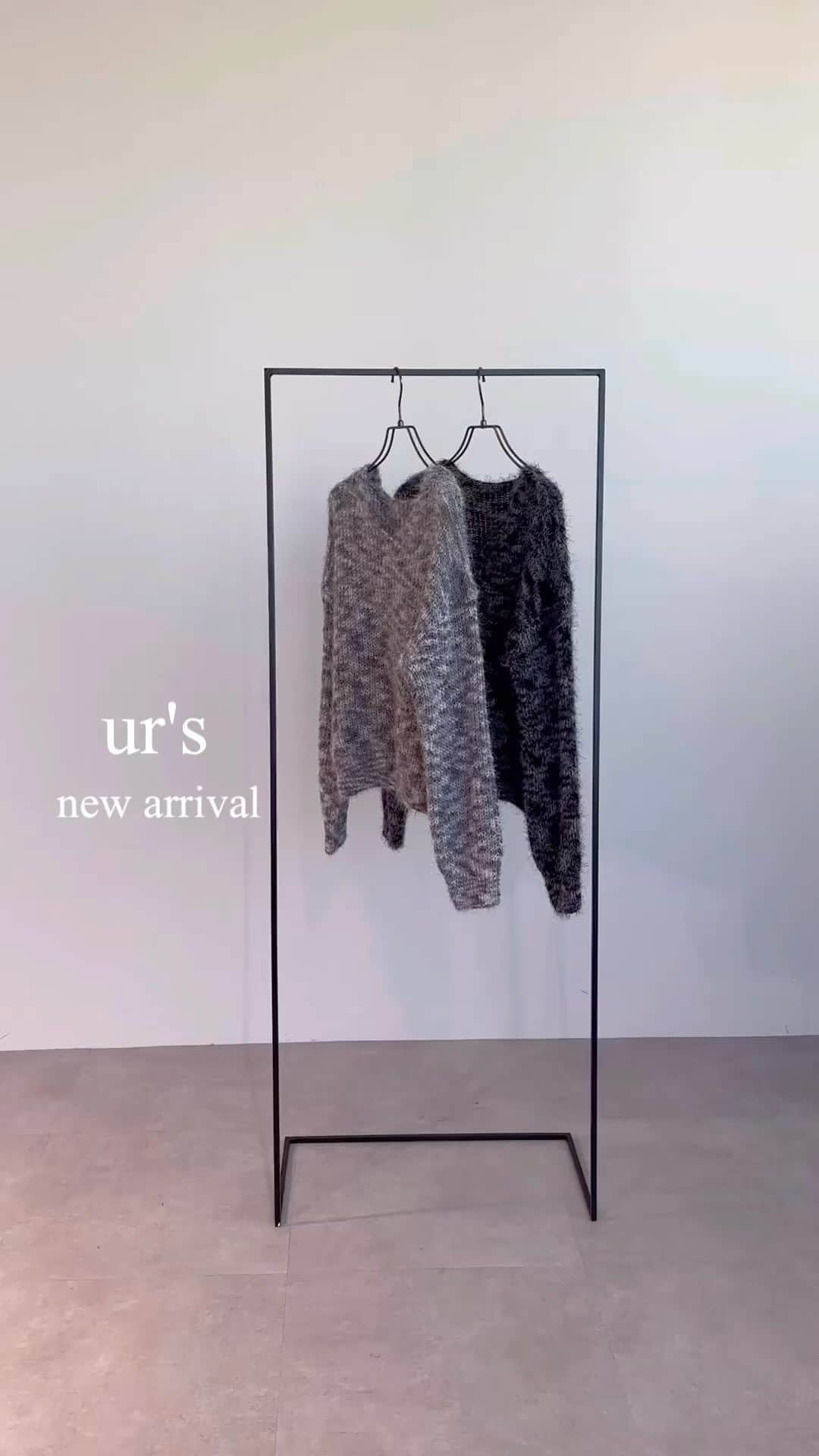ur'sのインスタグラム：「new arrival 11/6（月）販売の新作アイテムをご紹介   ▶︎ミックスシャギーVネックニット ¥5,489（税込） size:F color:グレー/ブラック No.BDW16167    #urs #urs_official  #ユアーズ」
