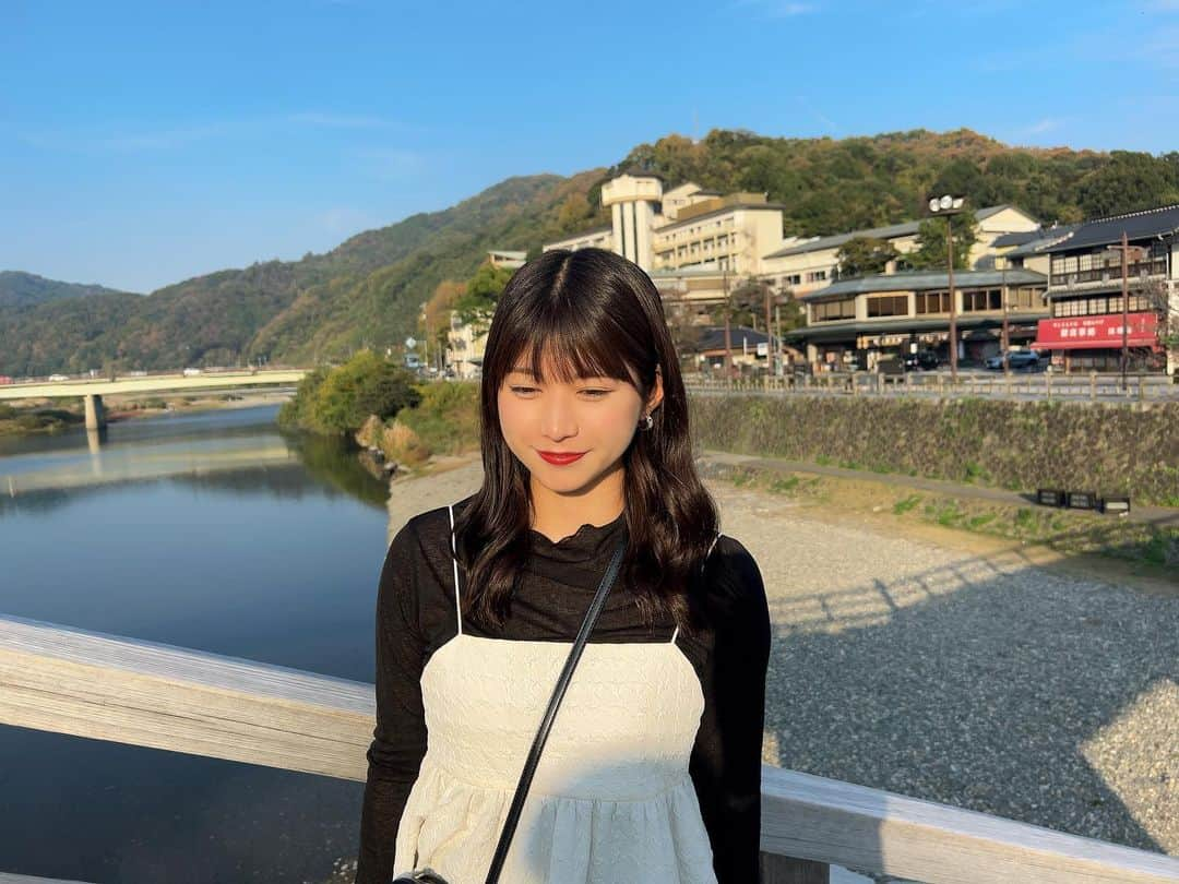 藤原あずささんのインスタグラム写真 - (藤原あずさInstagram)「. おはよー！ 錦帯橋眩しい☀️ 日差し暑すぎほんとに11月？  #錦帯橋 #岩国 #山口 #橋」11月6日 7時58分 - fujiwara_azusa510