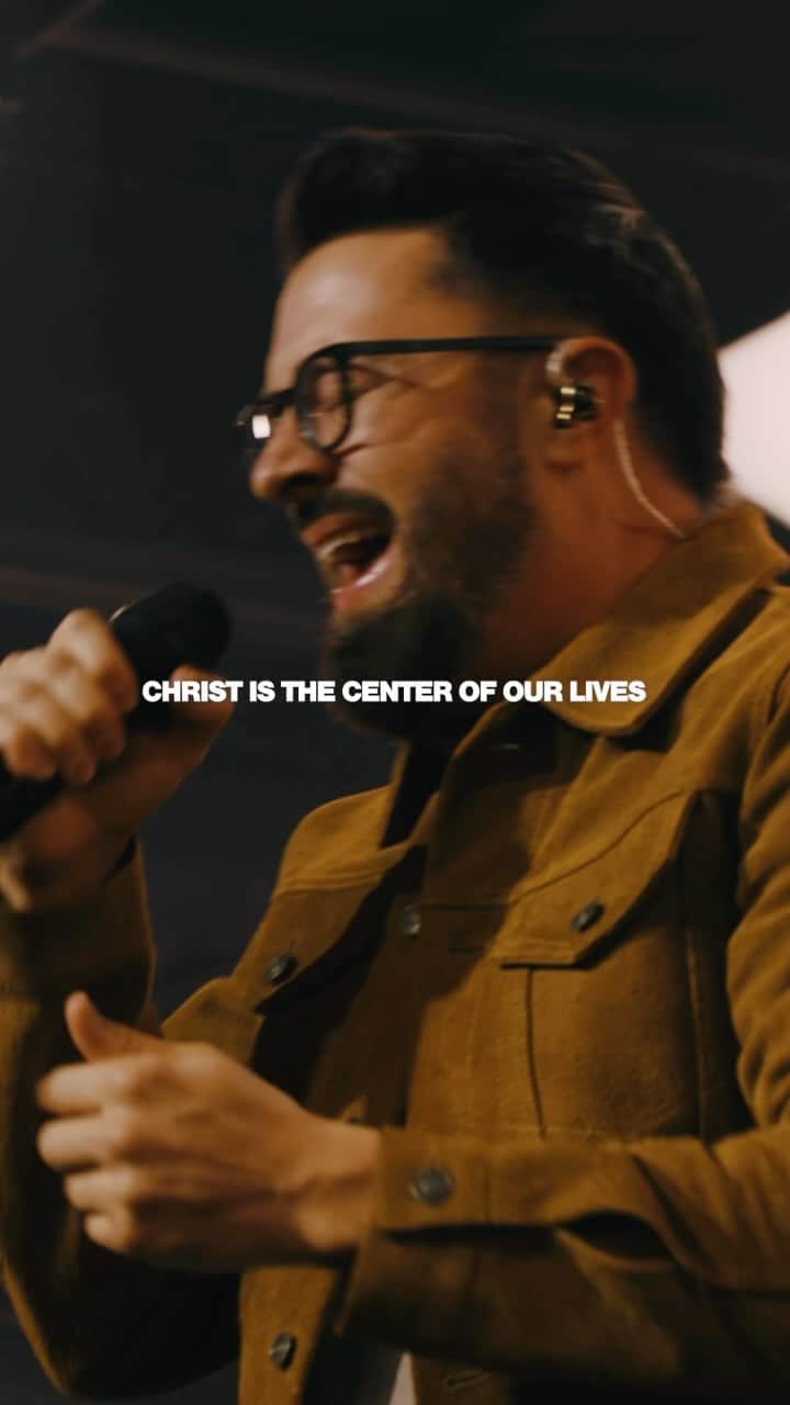 ダニー・ゴーキーのインスタグラム：「All that matters now is this. All that matters now is You. Christ, You are the center. 🙌🙌🙌  #ChristIstheCenter #WhatMattersMost #Jesus #Worship #TBCO #TheBelongingCo #DannyGokey」