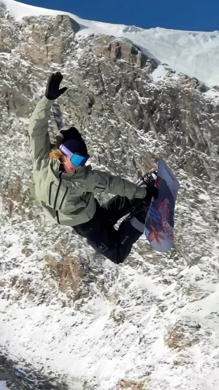 アナログクロージングのインスタグラム：「A method a day…   🏂 @brockcrouch  🎥 @daveighteen   #Burton #Snowboarding」