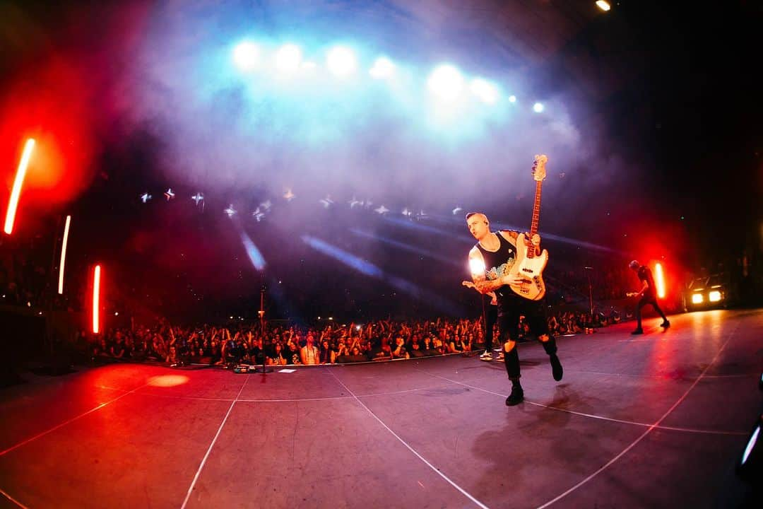 ザッキー・ヴェンジェンスさんのインスタグラム写真 - (ザッキー・ヴェンジェンスInstagram)「Melbourne Australia you guys were really incredible🔥thanks for the good times and even better people. Until next time ♥️. 📸 @salmabustos #alltimelow #australia #melbourne #bass」11月6日 8時05分 - zacharymerrick