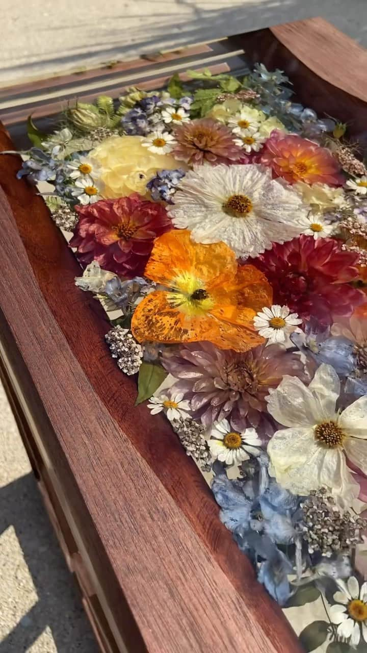 etsyのインスタグラム：「When you make a custom order and then you’re sad you have to send it off! Beautiful floral table by @bupp_woodworks」