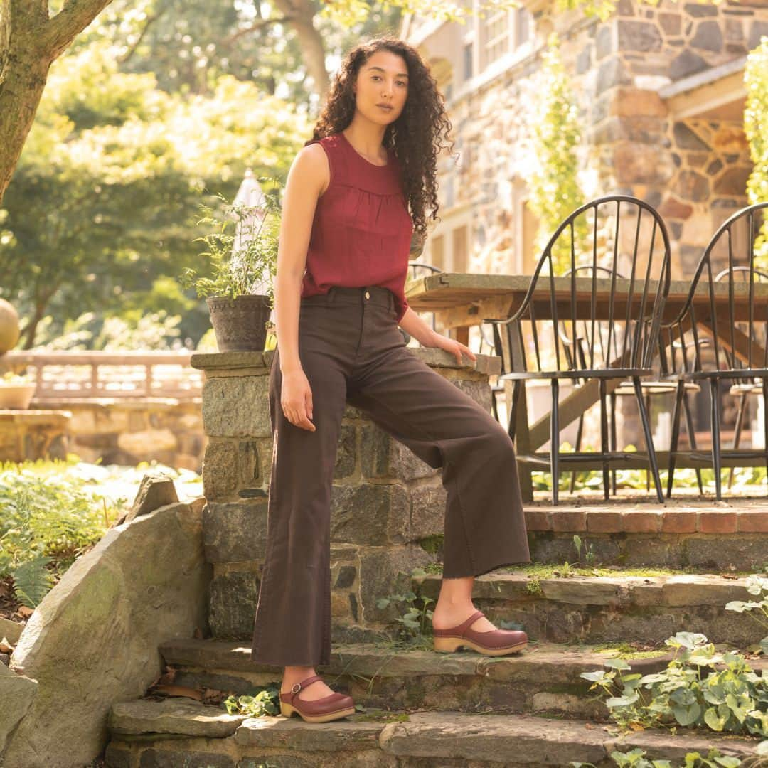 ダンスコさんのインスタグラム写真 - (ダンスコInstagram)「Clog mule + Mary Jane = Bria ❤️  Shop Bria Cinnabar, link in bio. #danskofootwear #comfort #cloglife #ogclogs #nature #fall #ootd #pennsylvania #countrylife #summer #spring #leaves」11月6日 8時13分 - dansko